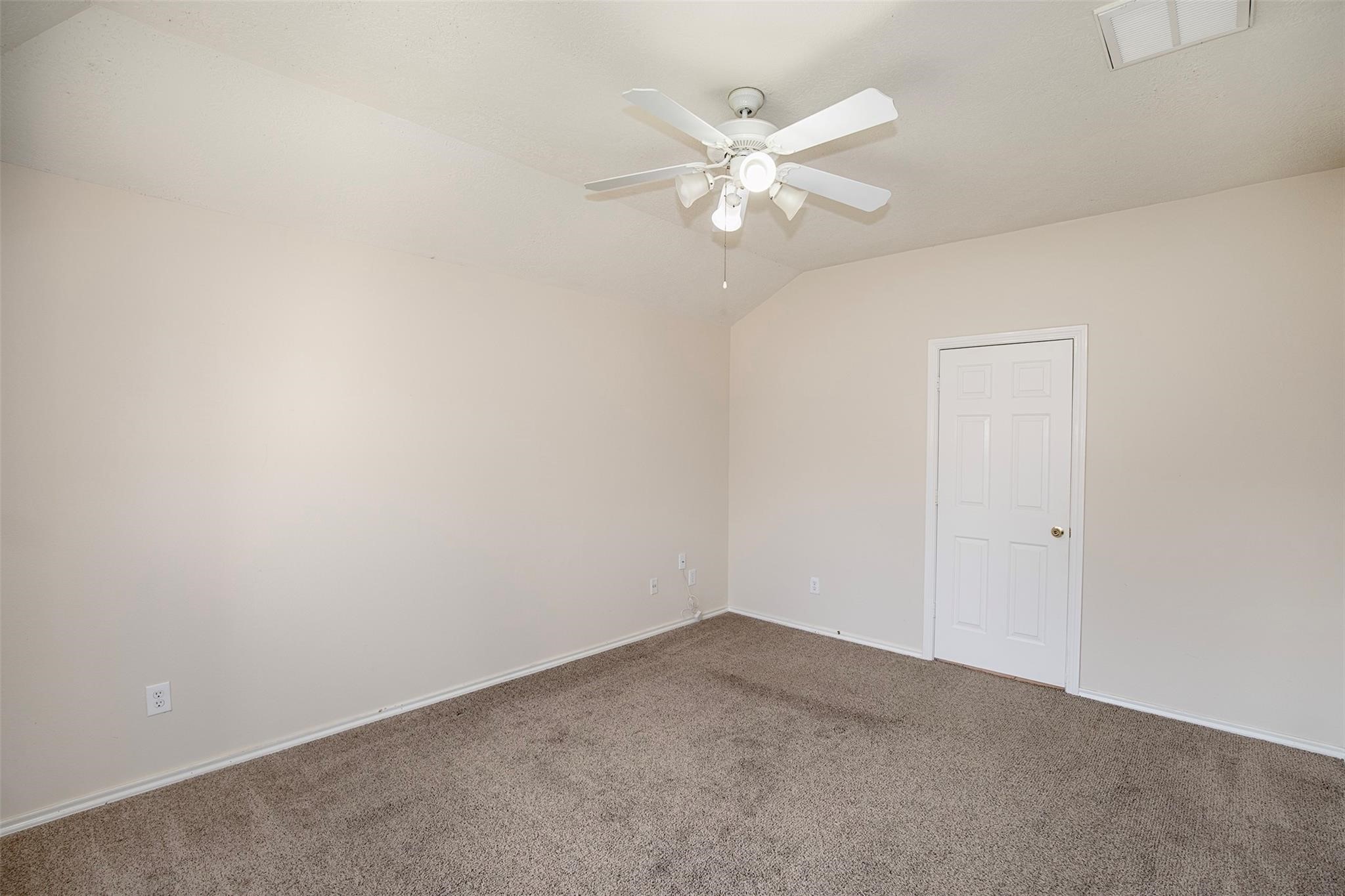 5008 Blanco Drive Property Photo 13