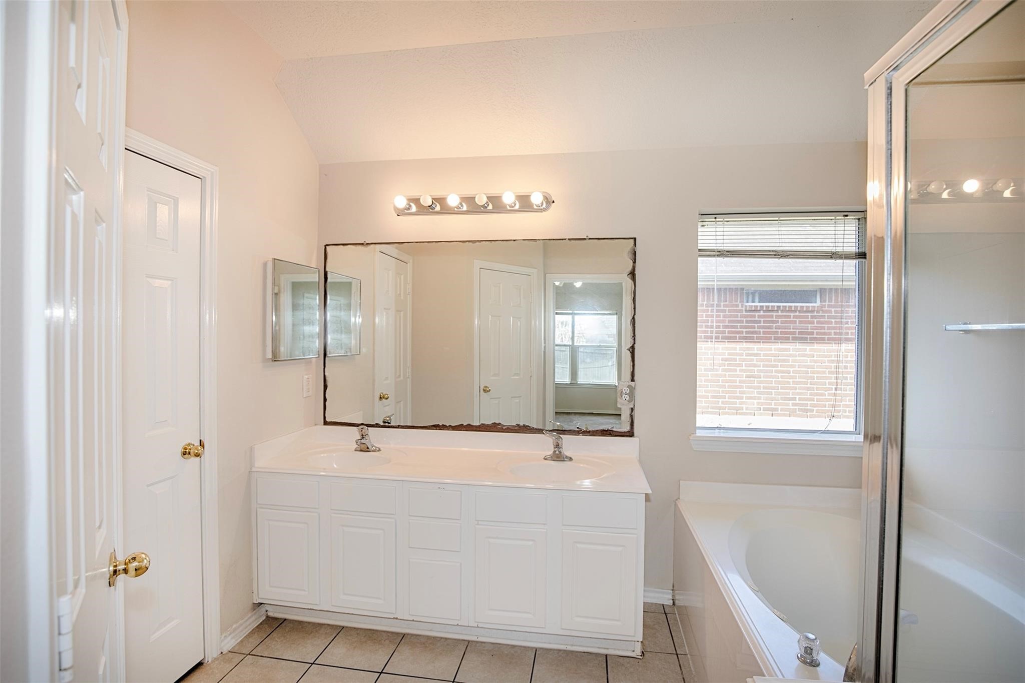 5008 Blanco Drive Property Photo 14