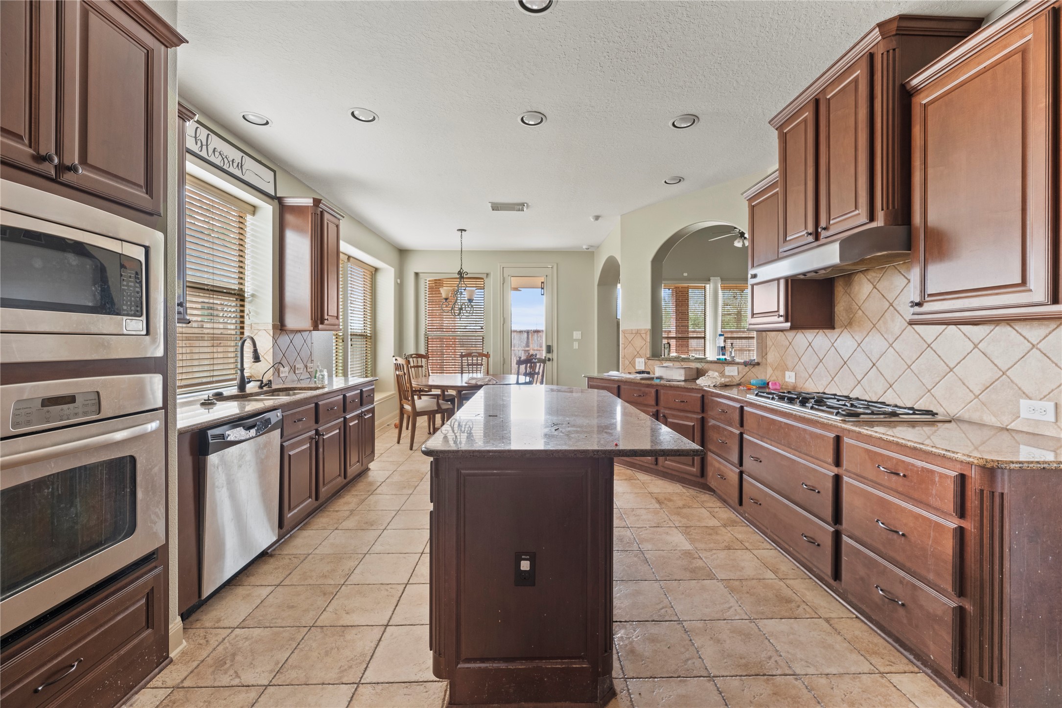 19507 Gladewater Court Property Photo 8