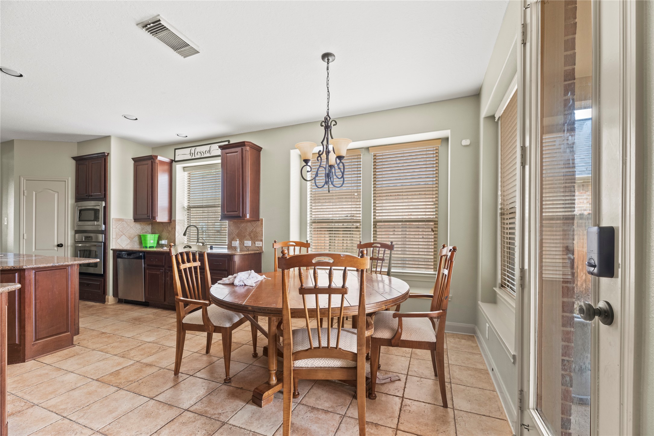 19507 Gladewater Court Property Photo 9