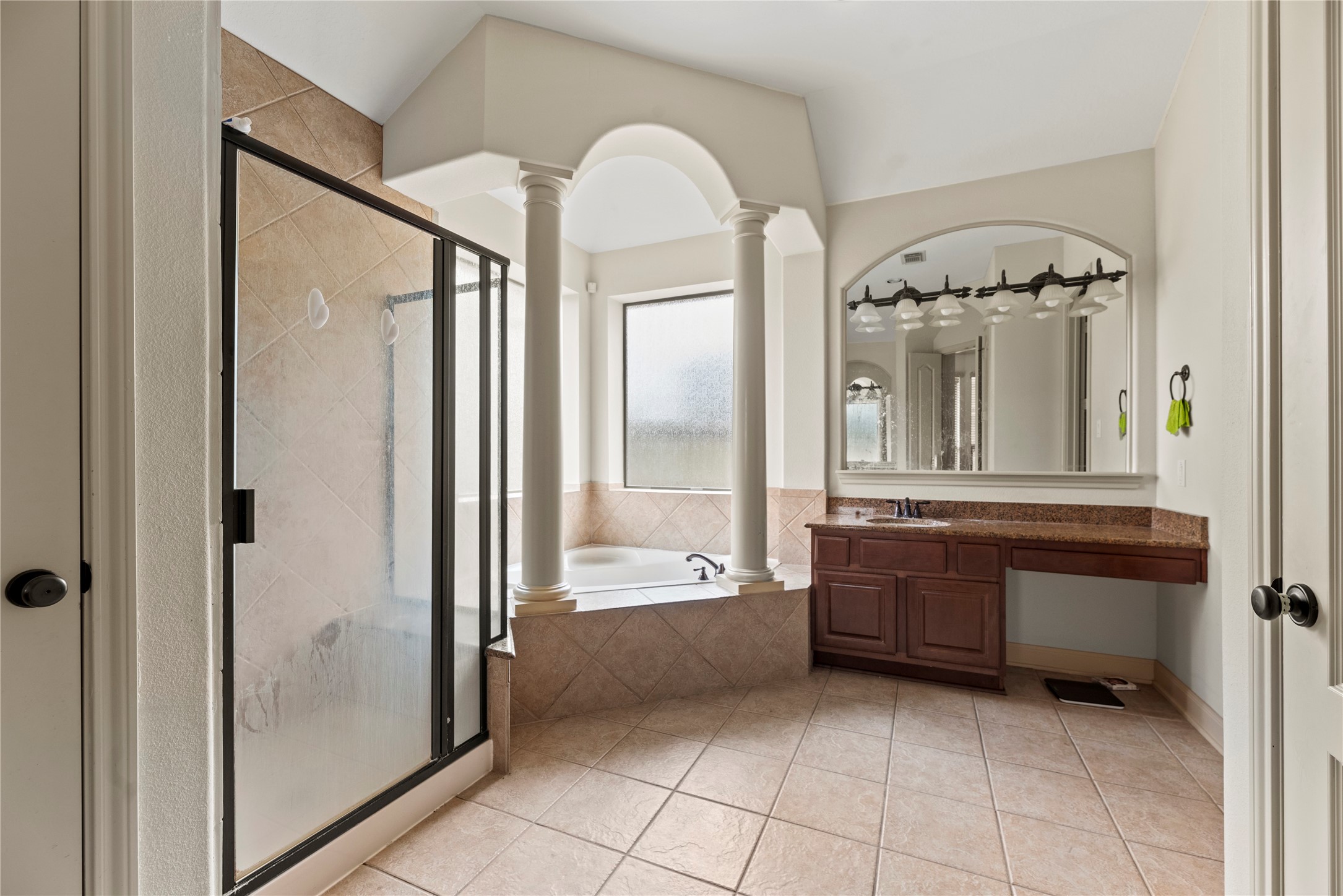 19507 Gladewater Court Property Photo 12