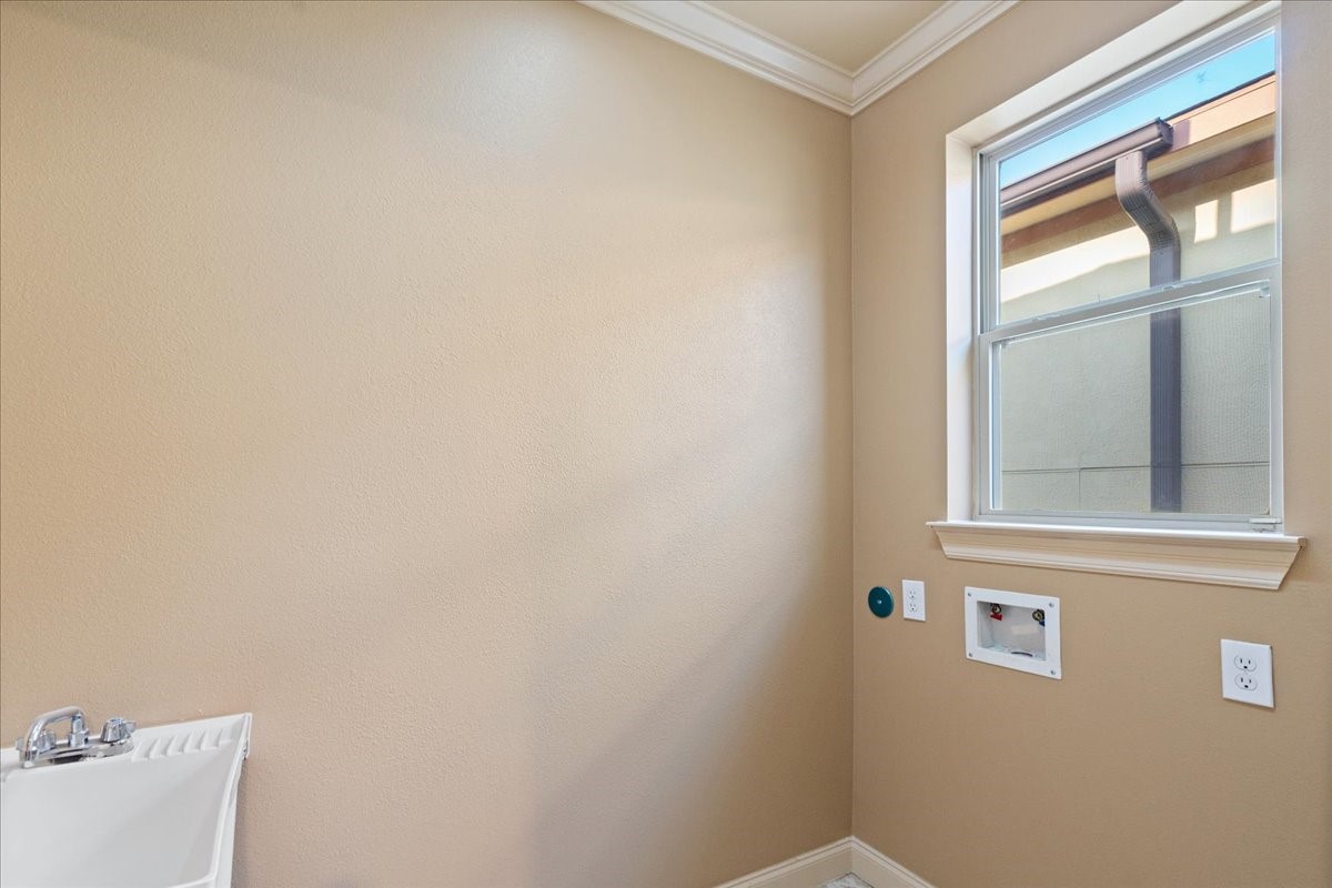 1518 Amundsen Street Property Photo 33