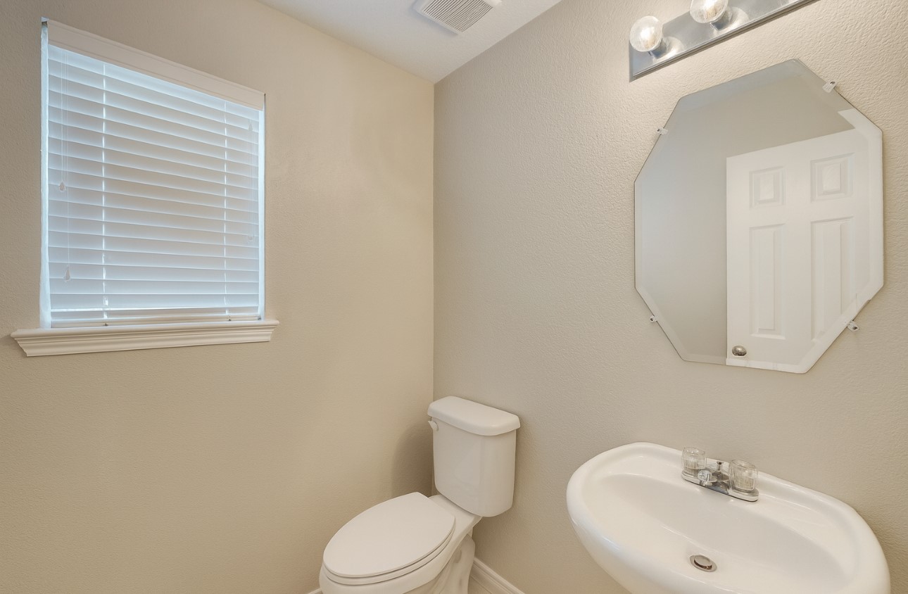 6731 Providence View Lane Property Photo 9