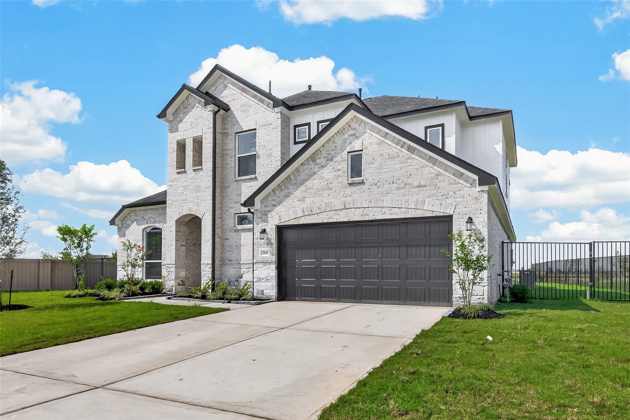 13610 Lago Vista Drive, Iowa Colony Tx 77583 Property Photo 3