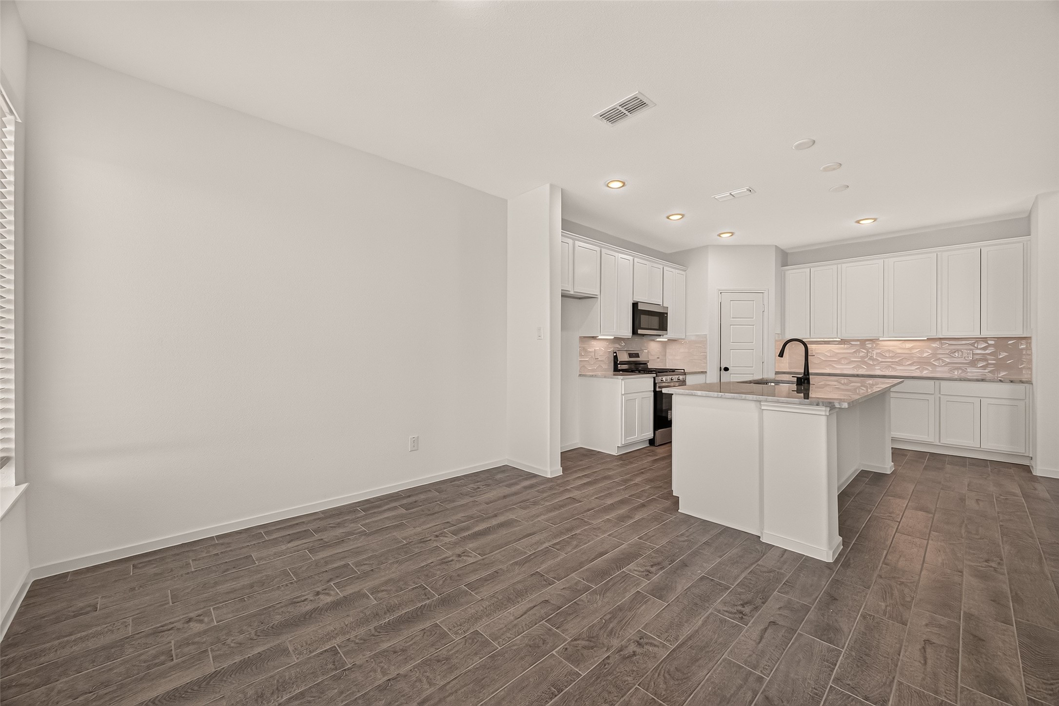 13610 Lago Vista Drive Property Photo 14