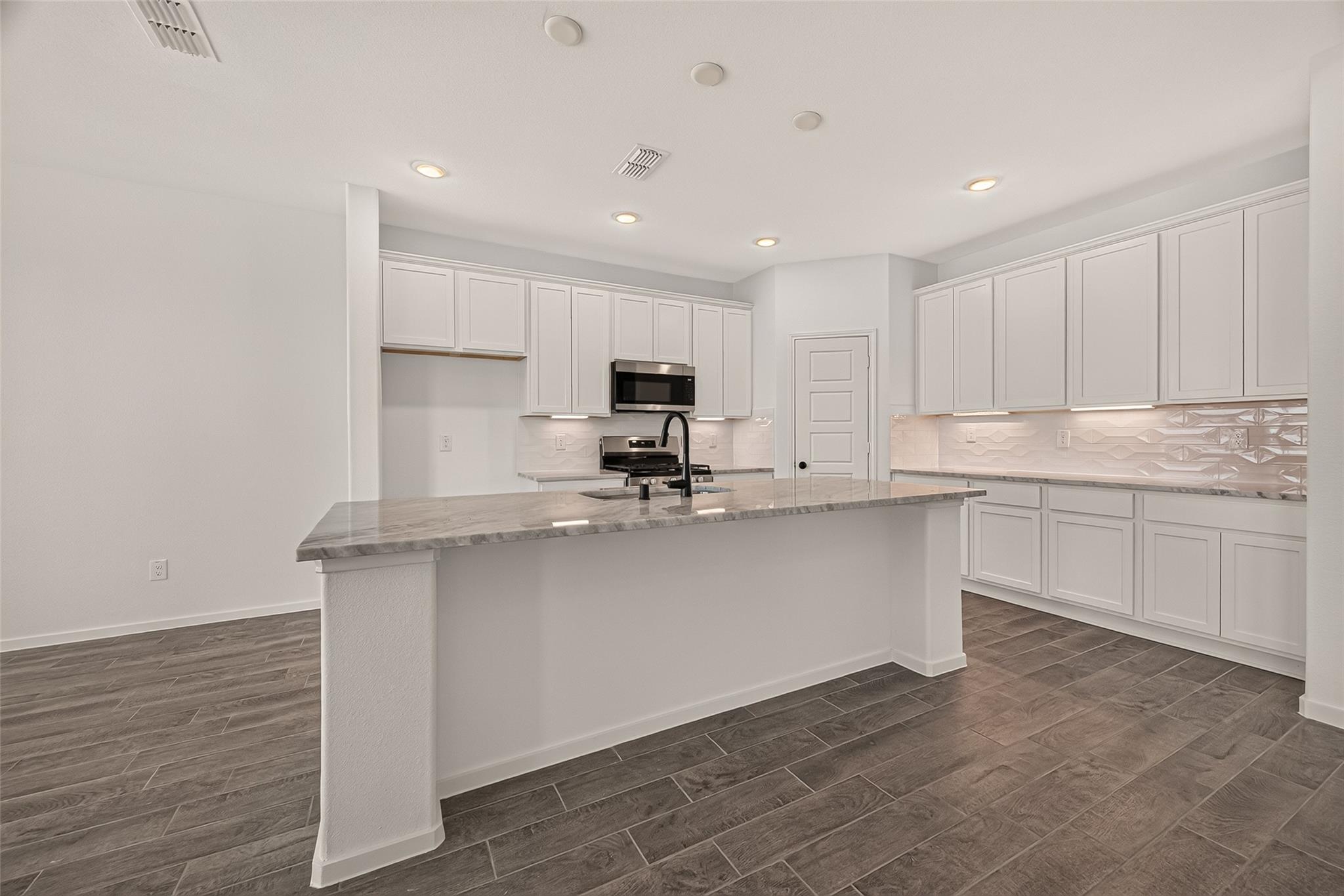 13610 Lago Vista Drive, Iowa Colony Tx 77583 Property Photo 15