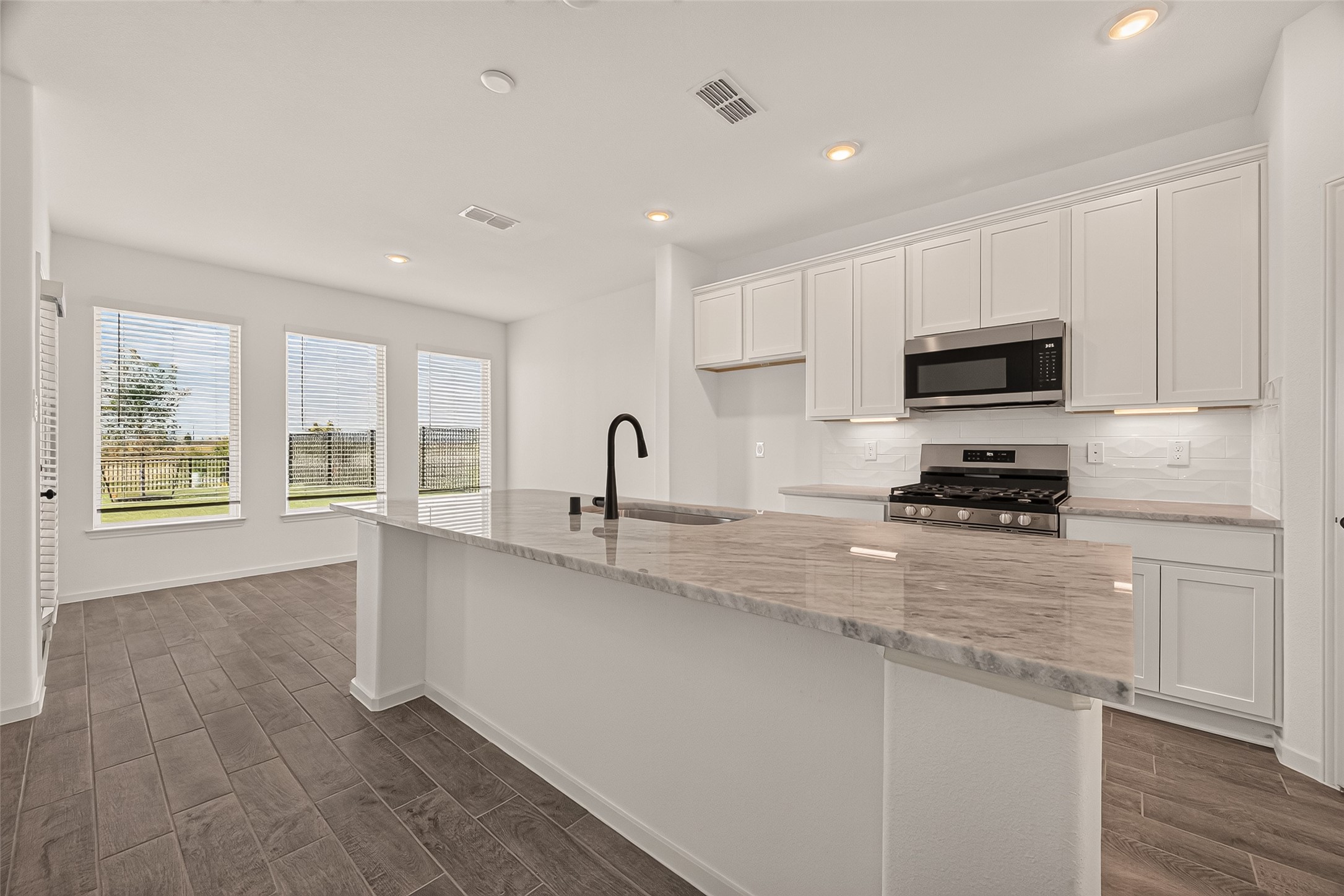 13610 Lago Vista Drive Property Photo 17