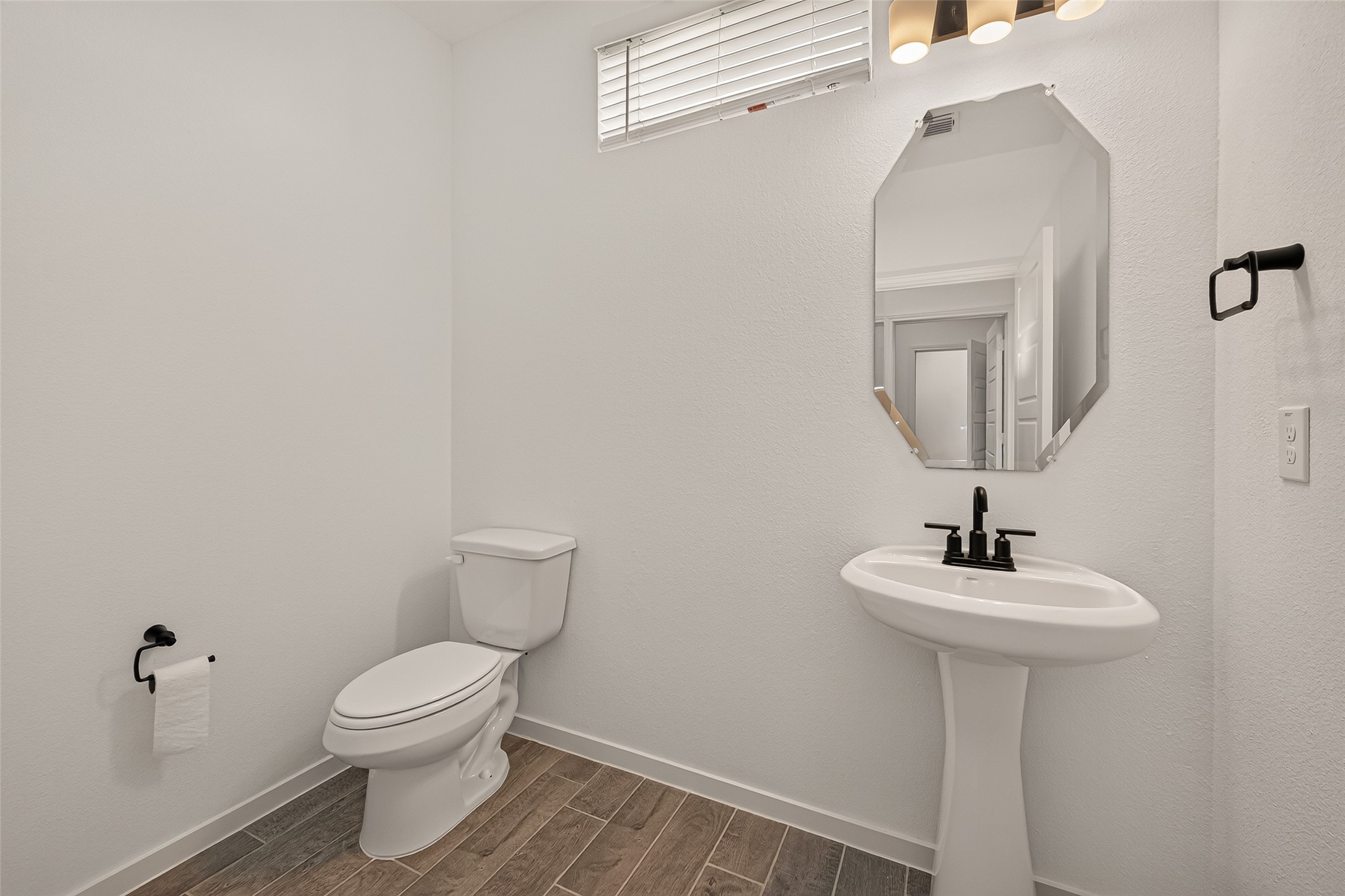 13610 Lago Vista Drive Property Photo 23