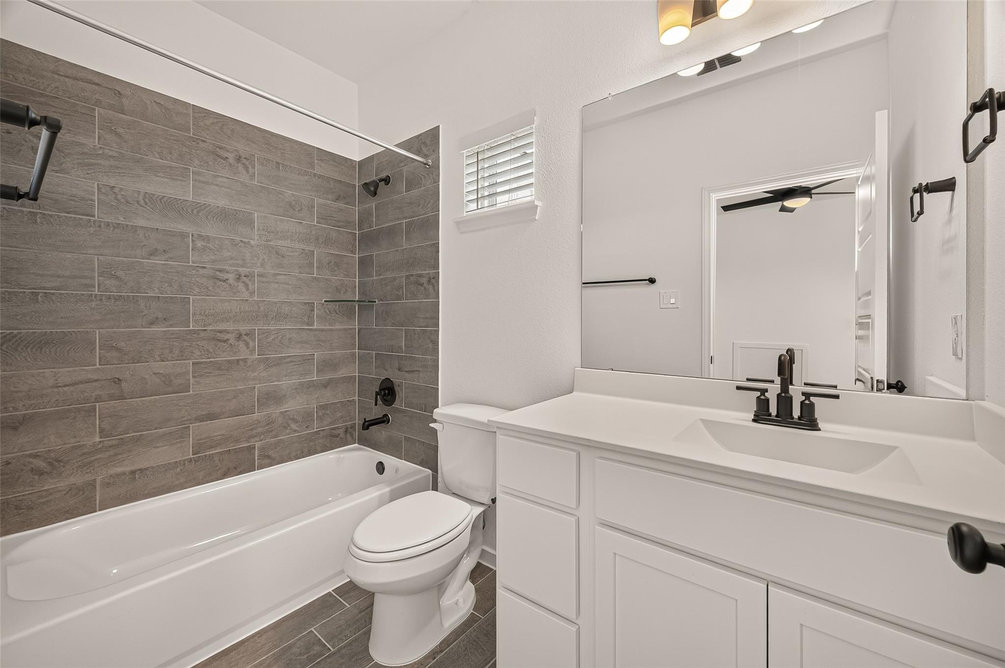 13610 Lago Vista Drive, Iowa Colony Tx 77583 Property Photo 27