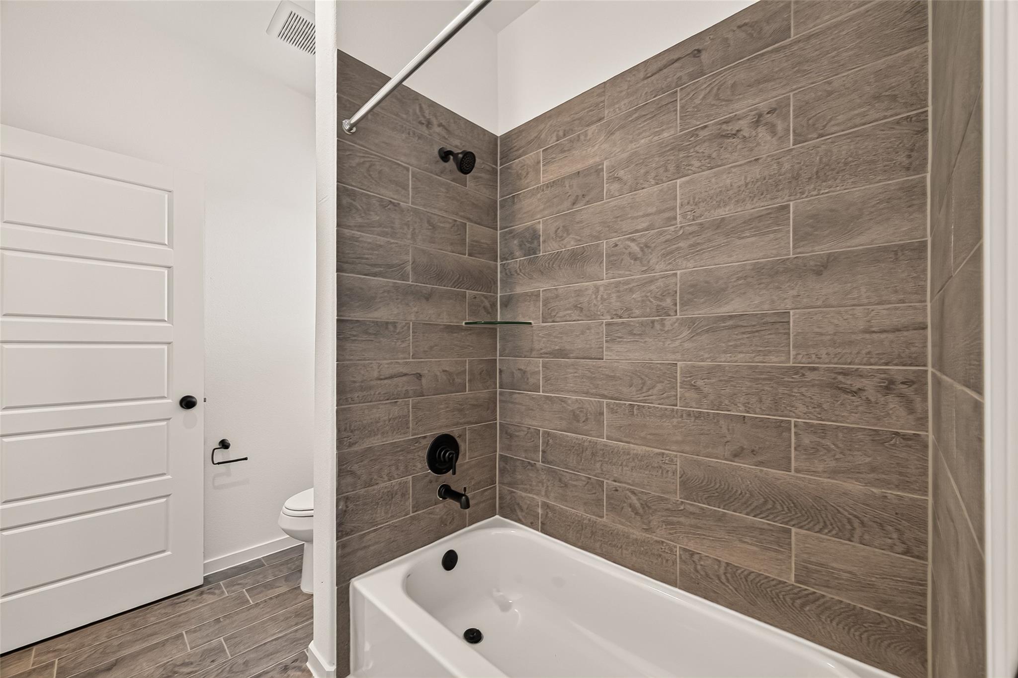 13610 Lago Vista Drive, Iowa Colony Tx 77583 Property Photo 38