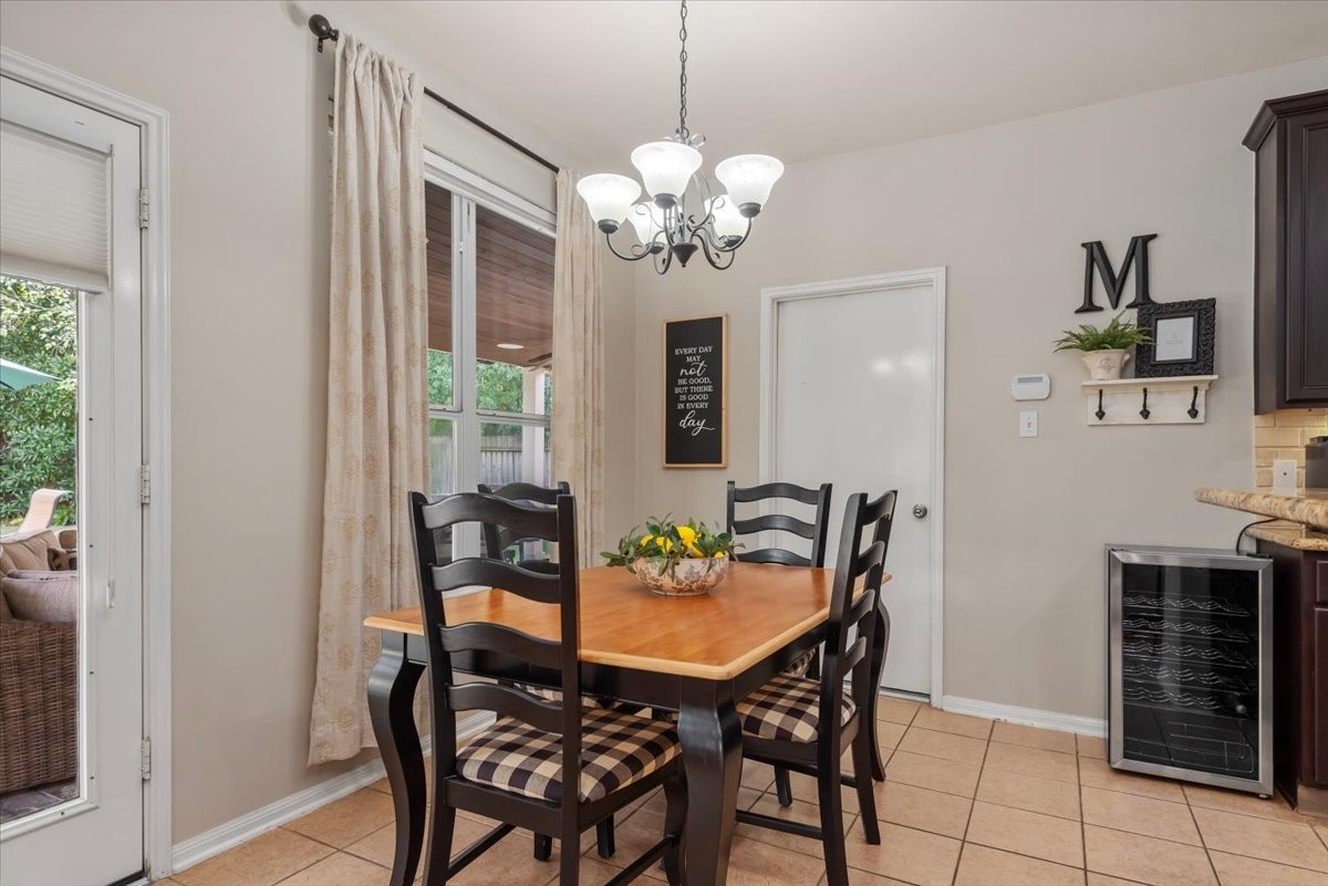 2410 Laureldale Park Lane Property Photo 7