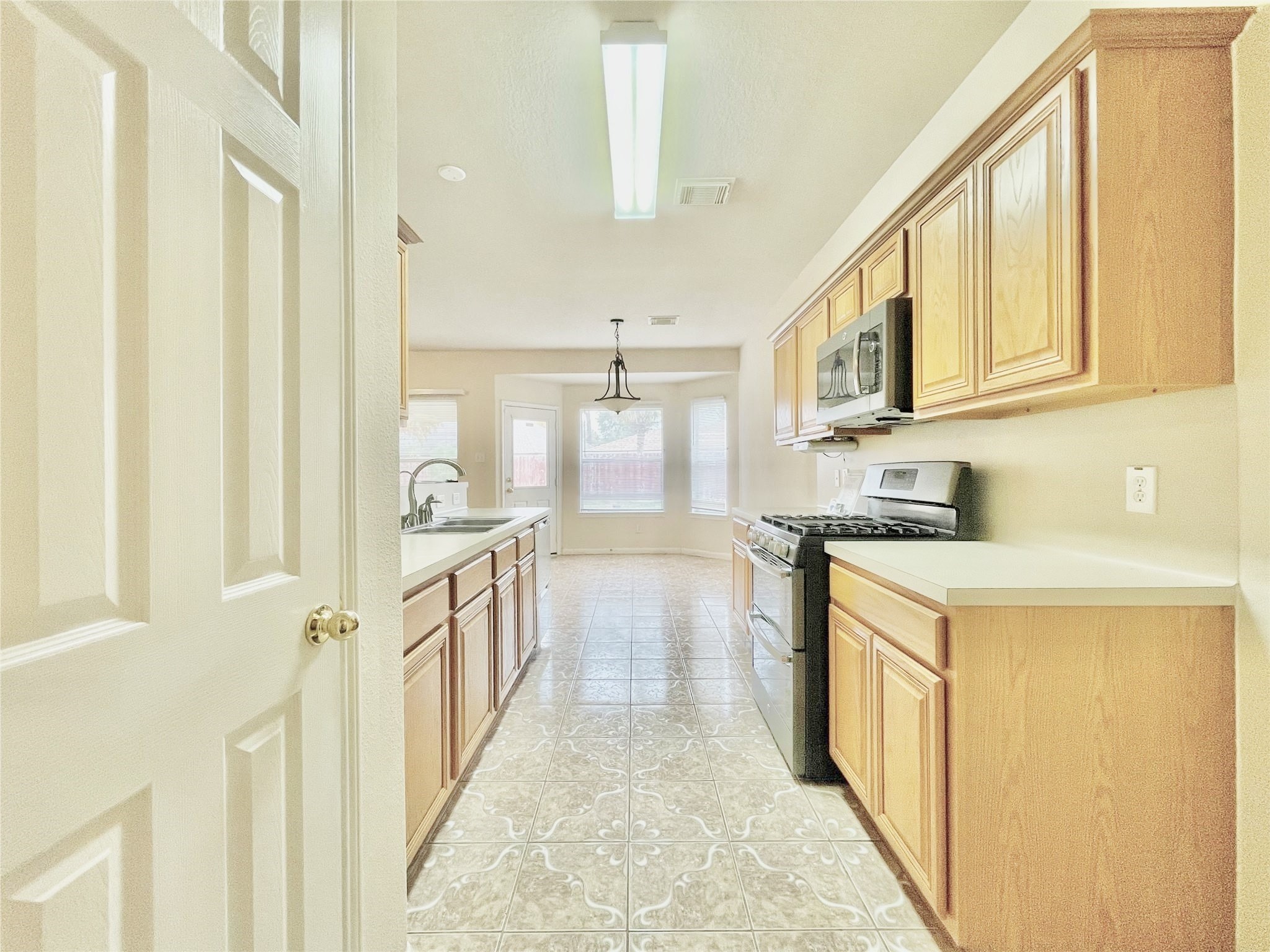 3211 Amber Meadow Drive Property Photo 7