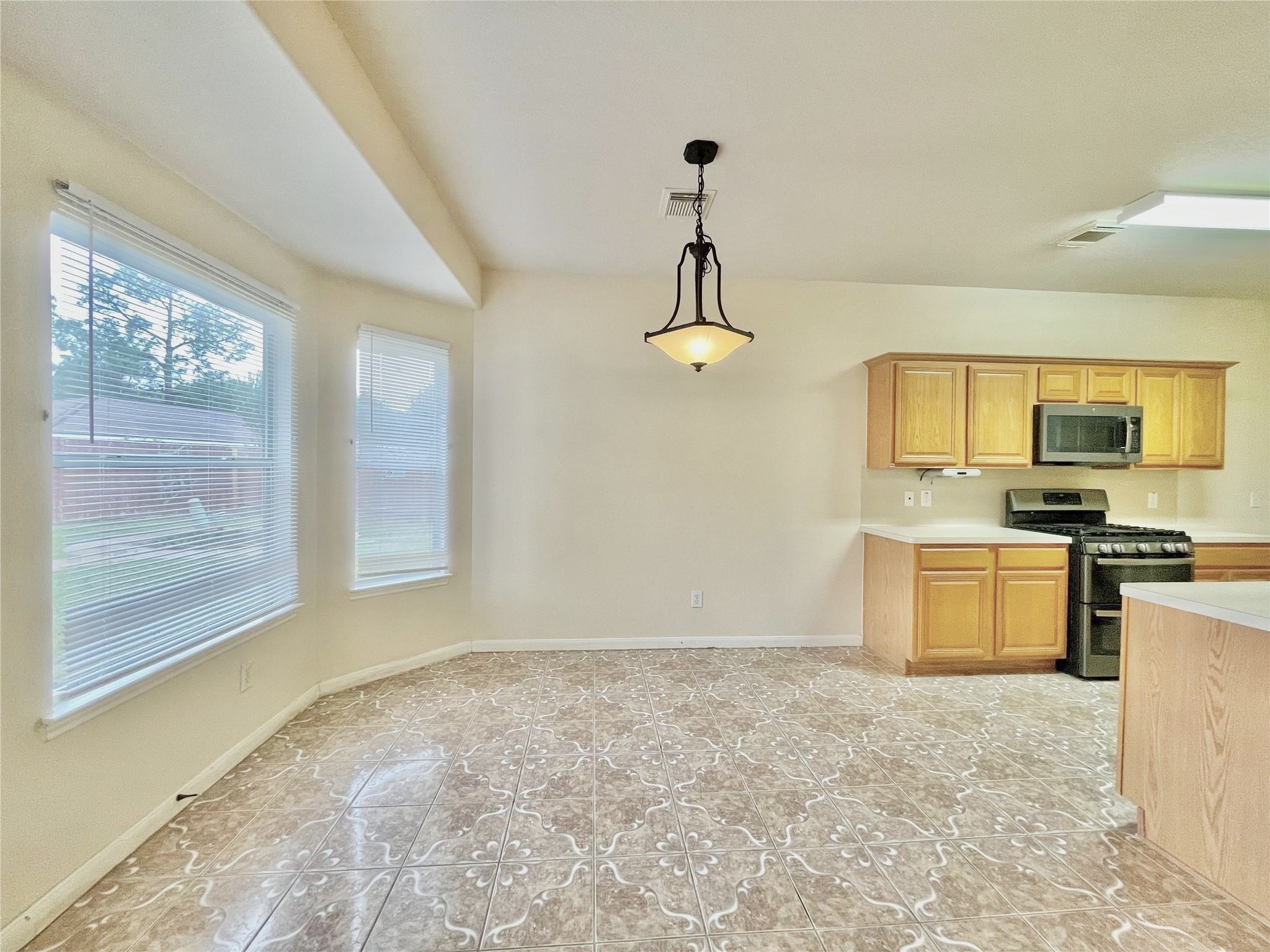 3211 Amber Meadow Drive Property Photo 8