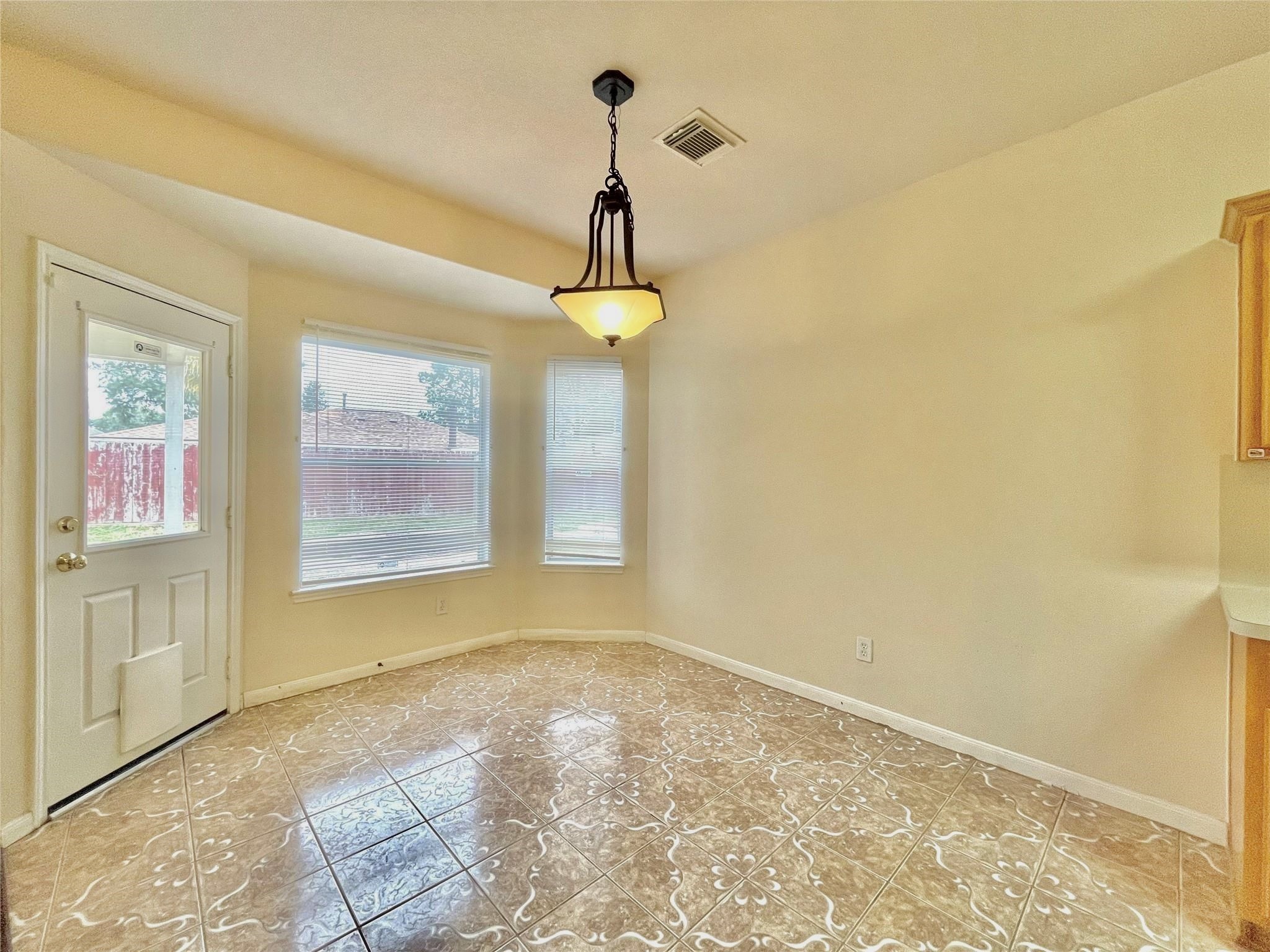3211 Amber Meadow Drive Property Photo 9
