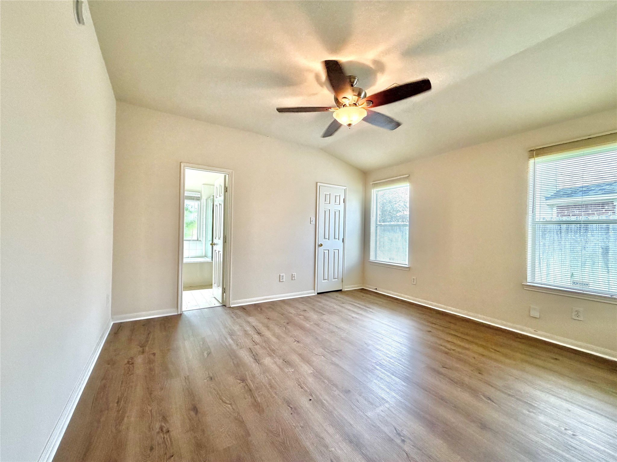3211 Amber Meadow Drive Property Photo 11