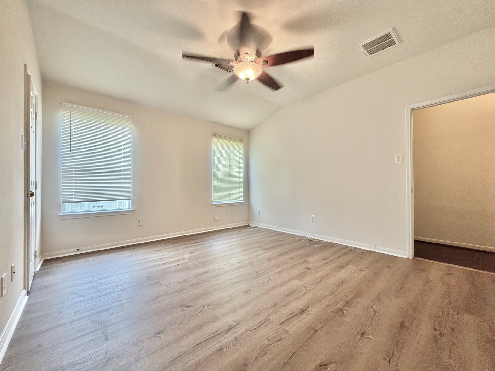 3211 Amber Meadow Drive Property Photo 12
