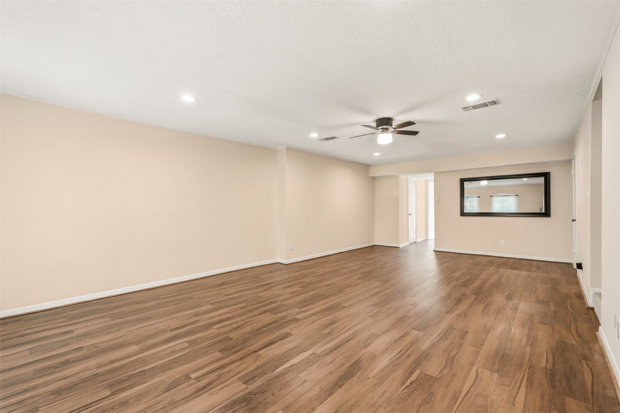 496 N Post Oak Lane 496 Property Photo 4