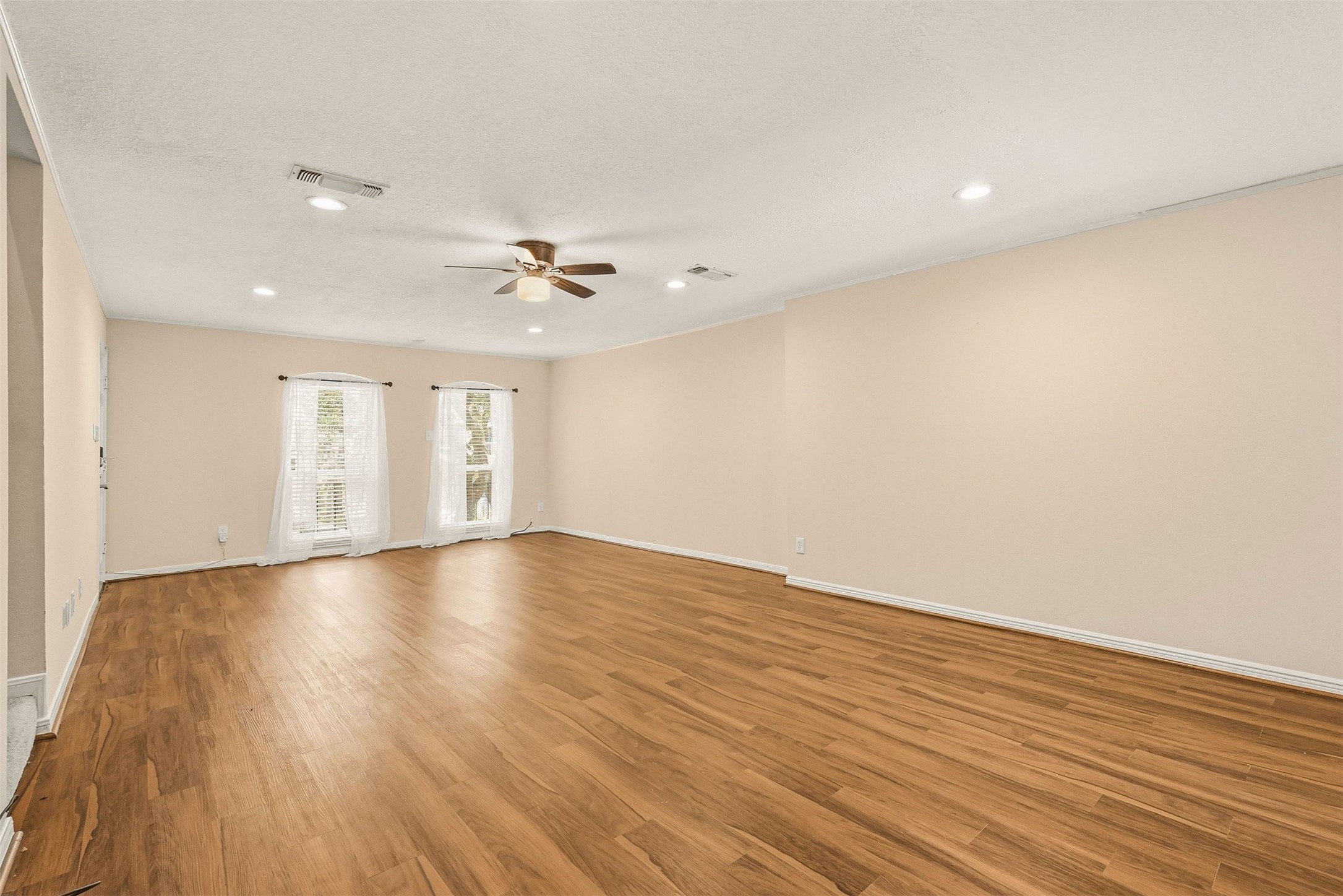 496 N Post Oak Lane 496 Property Photo 6