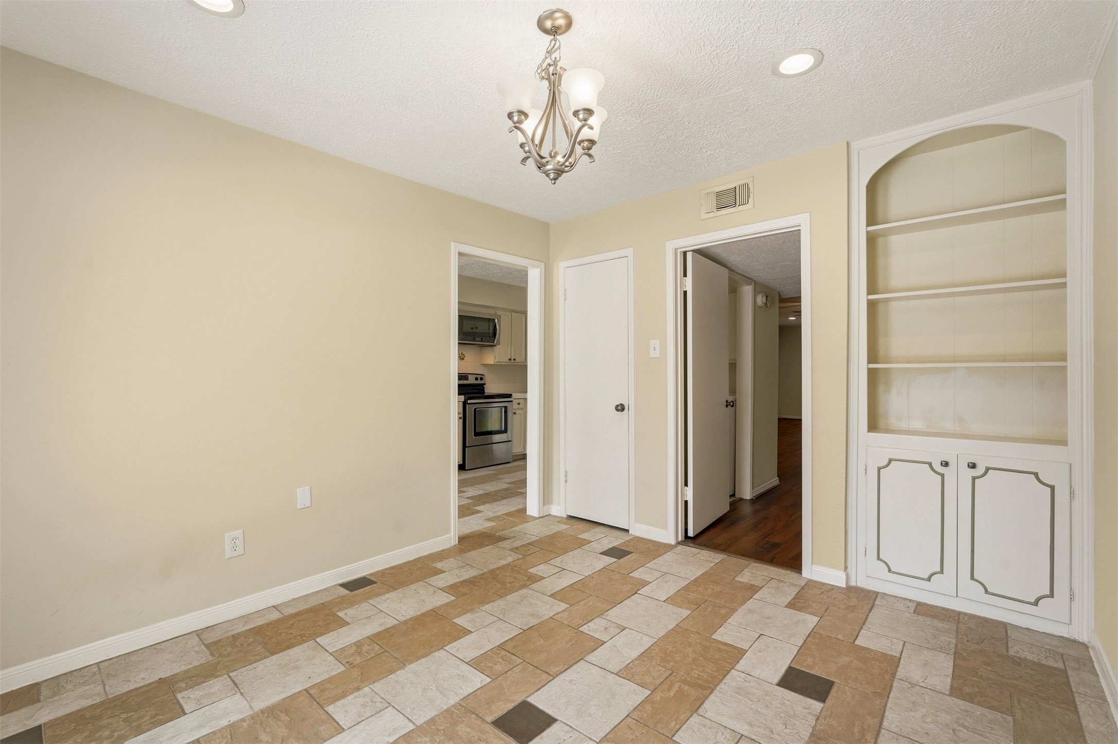 496 N Post Oak Lane 496 Property Photo 10