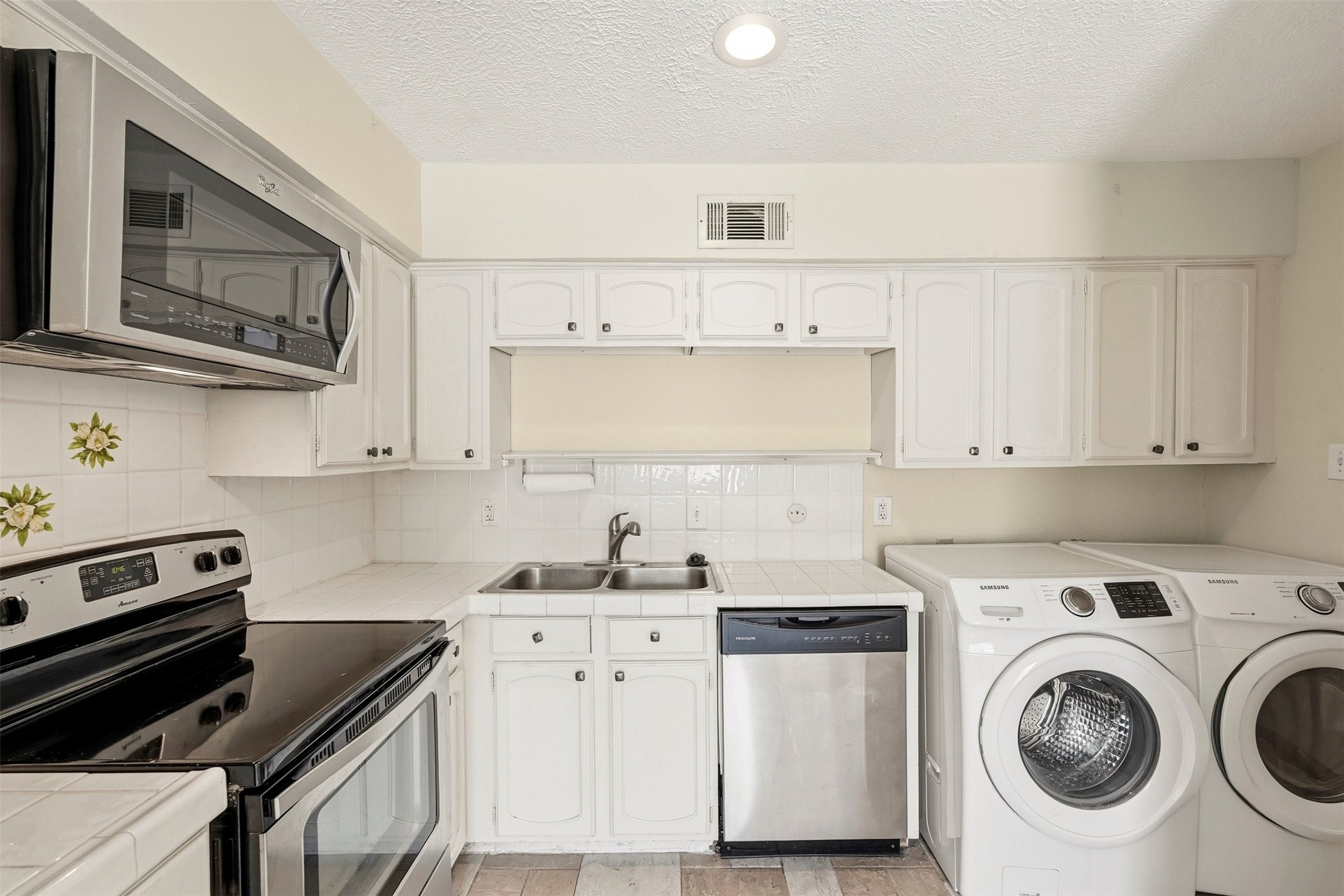 496 N Post Oak Lane 496 Property Photo 12