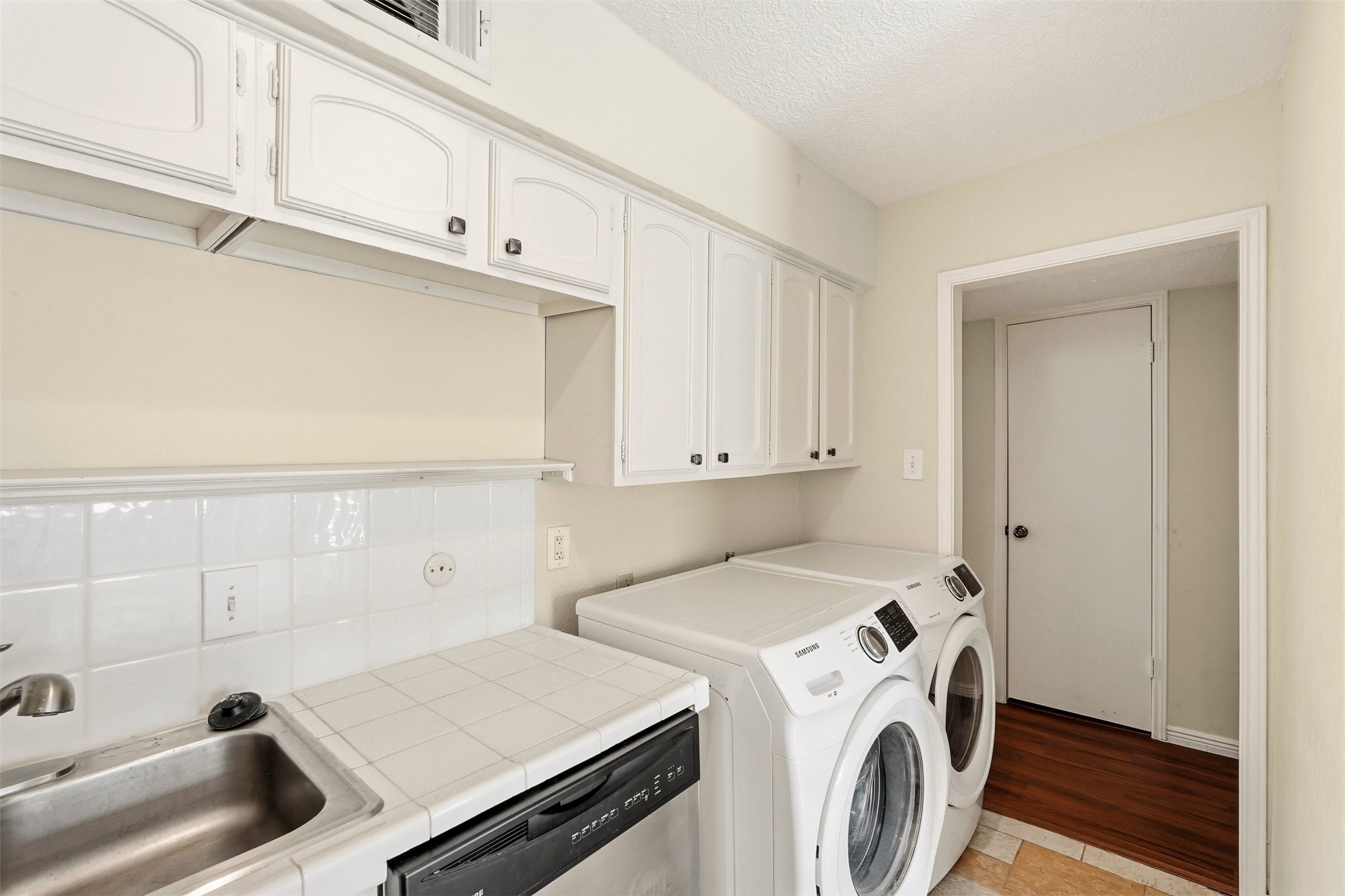 496 N Post Oak Lane 496 Property Photo 13