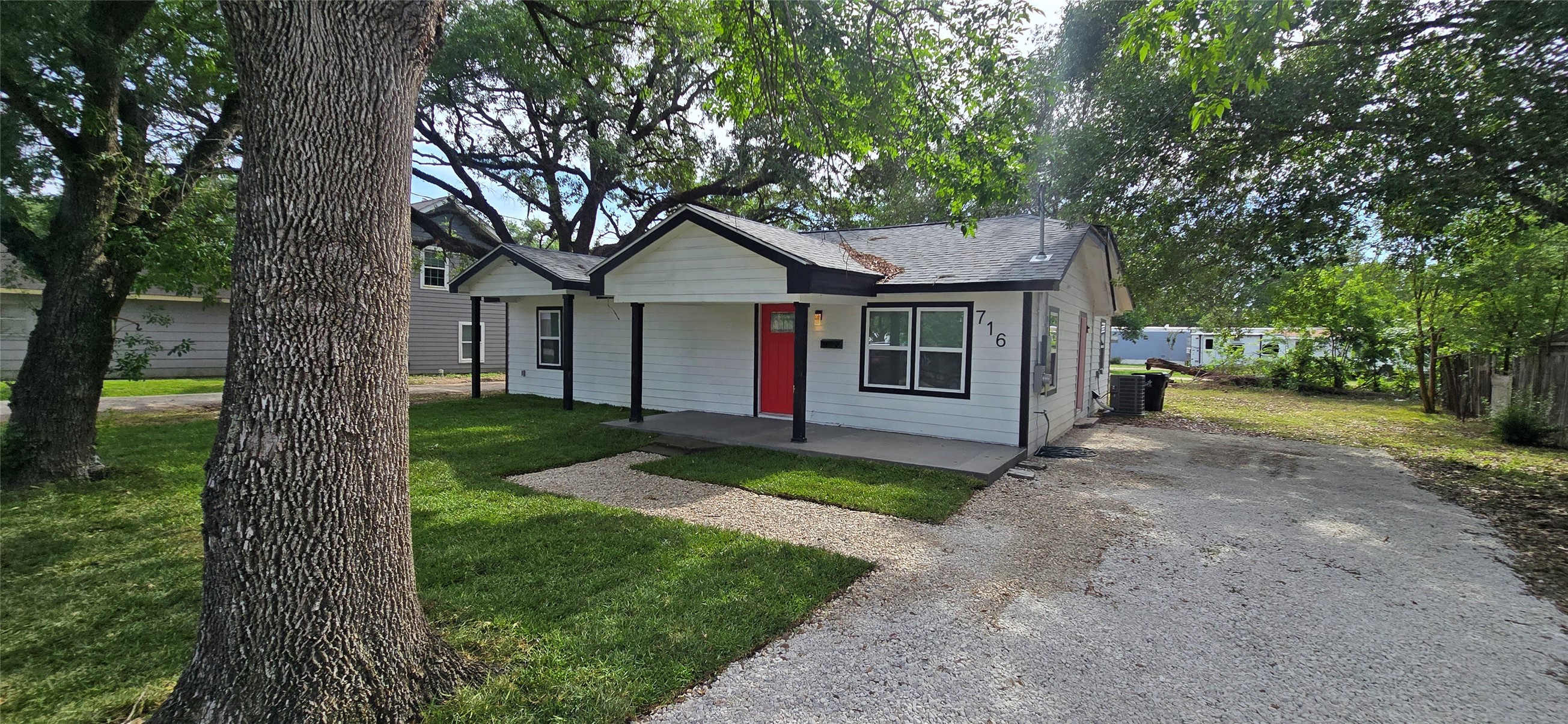 716 Alamo Street Property Photo 1
