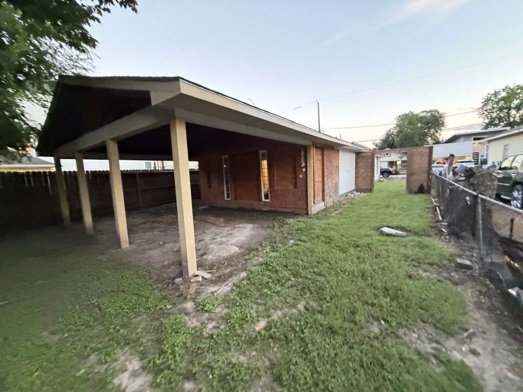 820 E 38th Street Property Photo 9