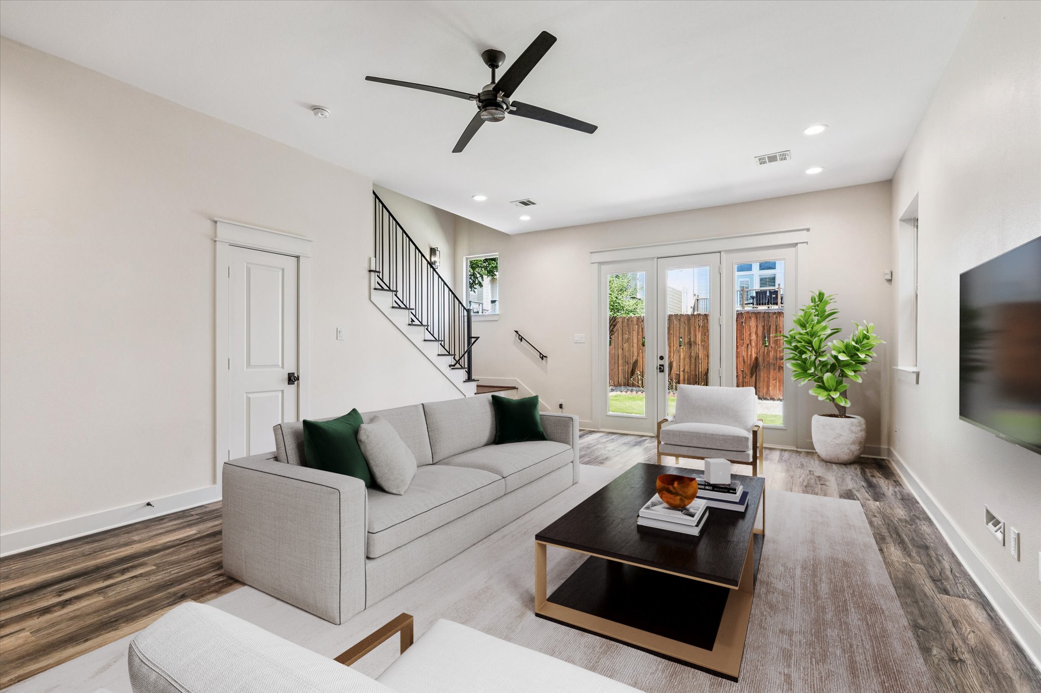 5510 Larkin Street A Property Photo 6