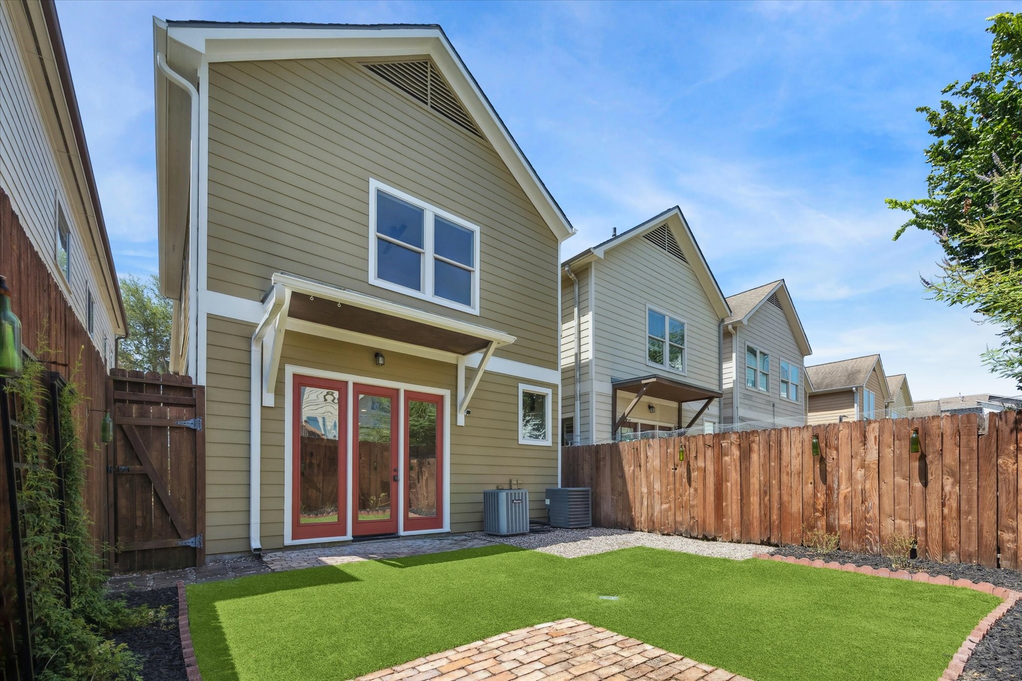 5510 Larkin Street A Property Photo 7