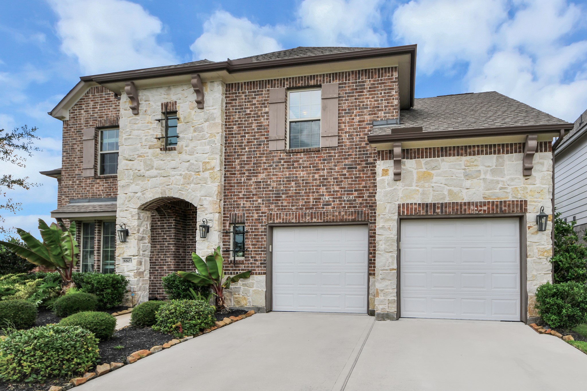 8803 Autumn Pine Drive Property Photo 4