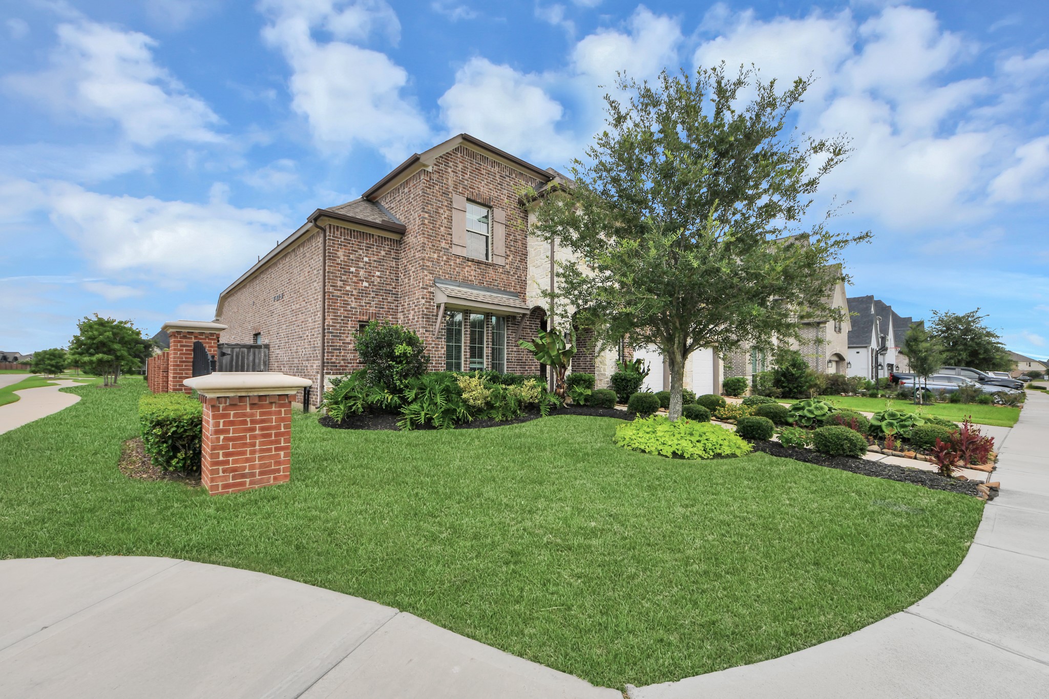 8803 Autumn Pine Drive Property Photo 5