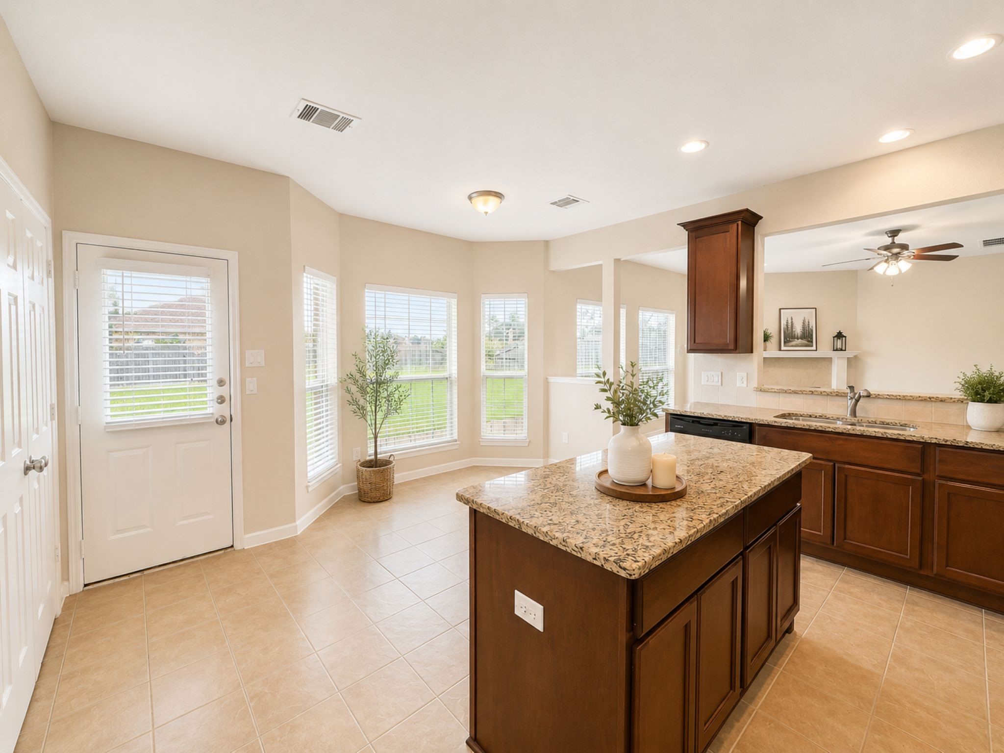 501 Falcon Lake Drive Property Photo 7