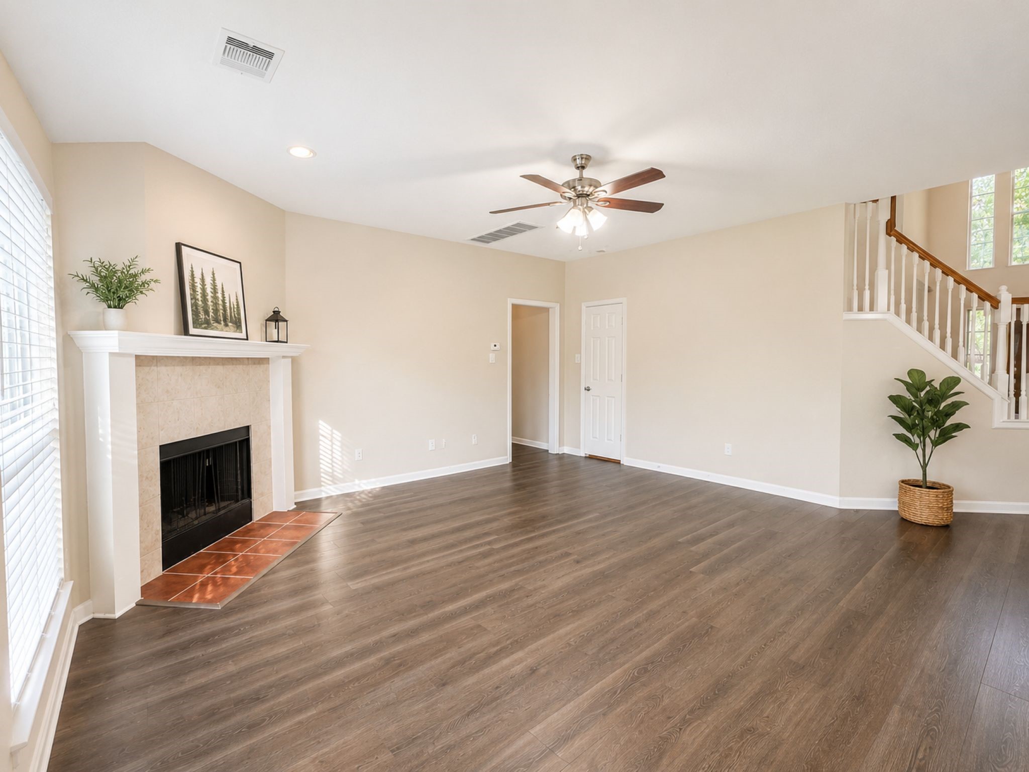 501 Falcon Lake Drive Property Photo 8