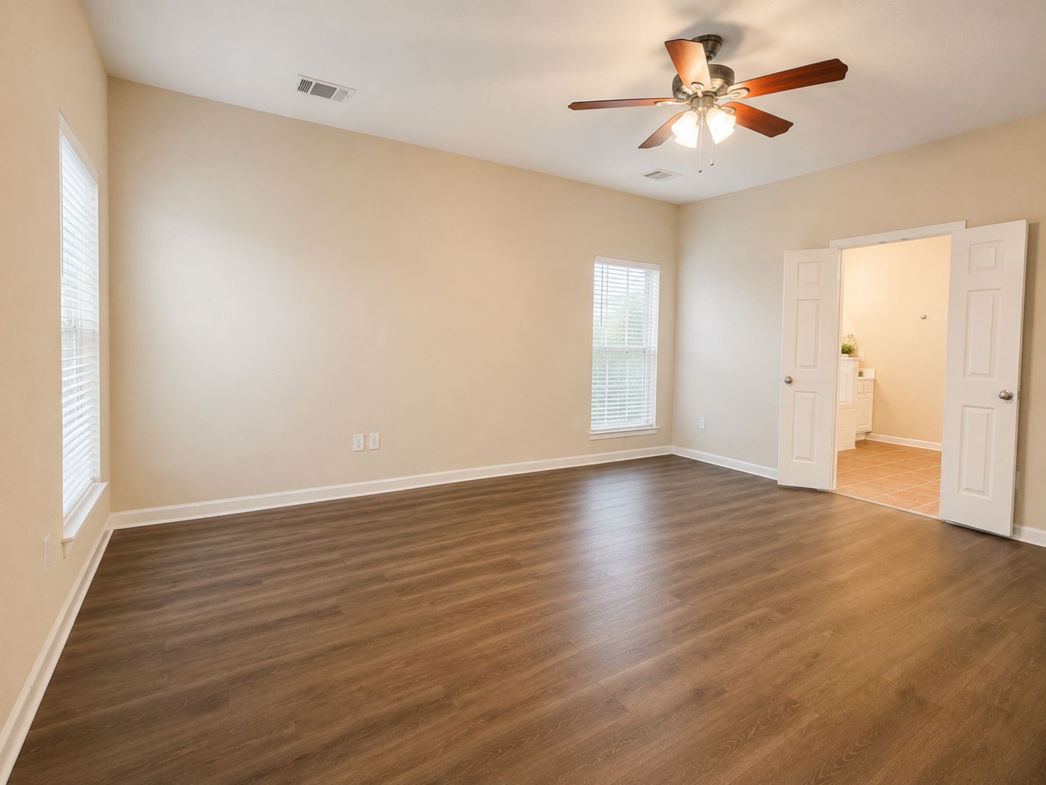 501 Falcon Lake Drive Property Photo 10