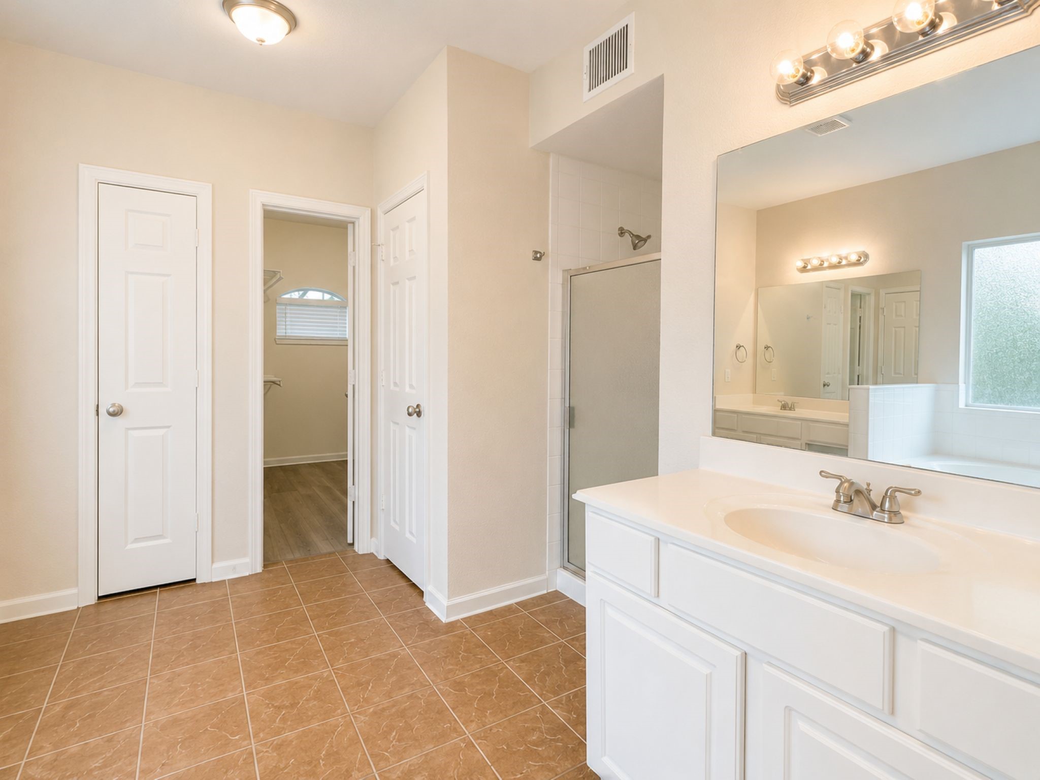 501 Falcon Lake Drive Property Photo 11