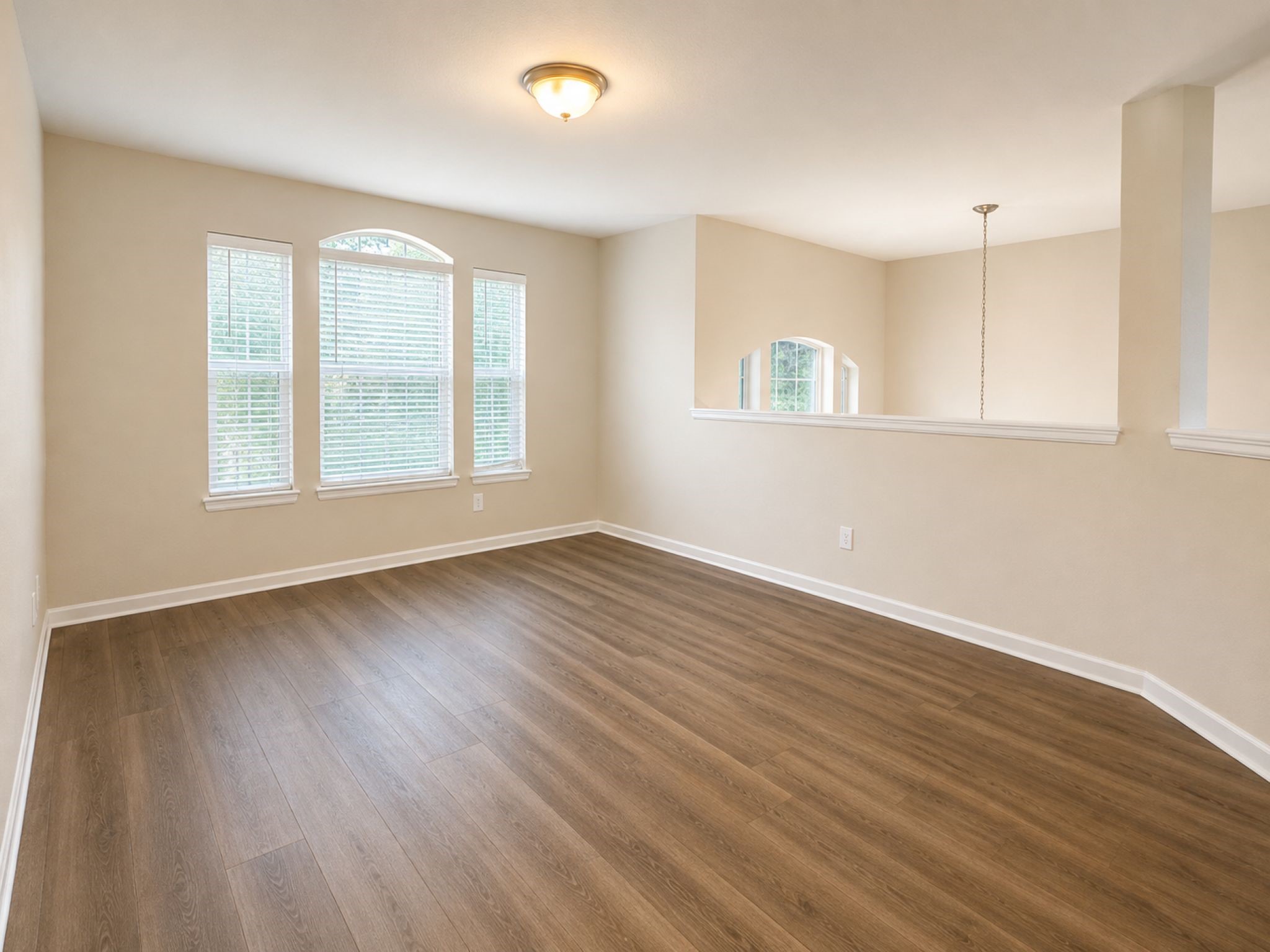501 Falcon Lake Drive Property Photo 14