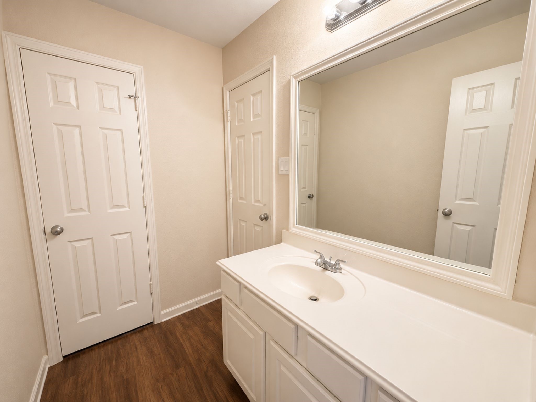 501 Falcon Lake Drive Property Photo 16