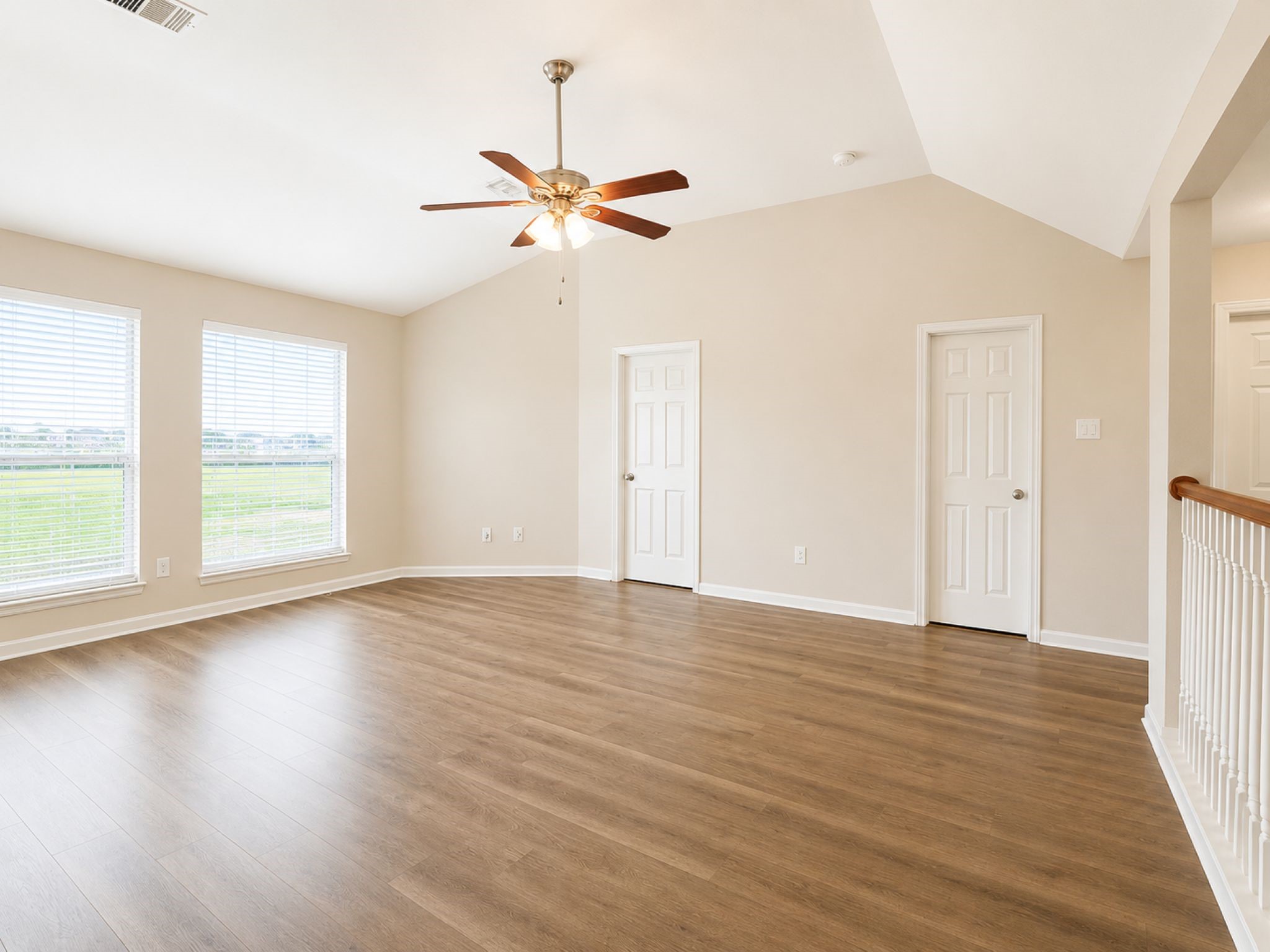 501 Falcon Lake Drive Property Photo 18
