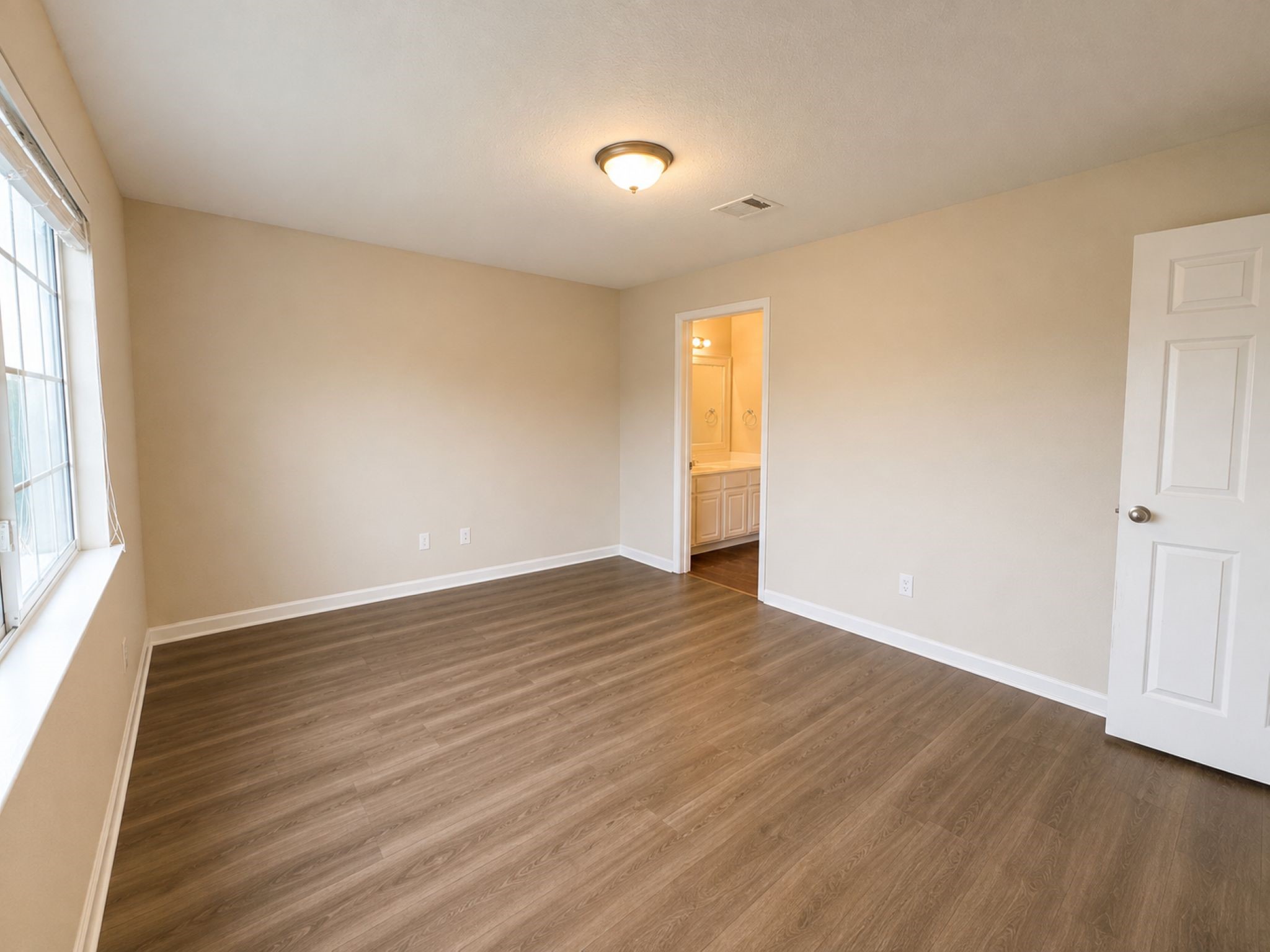 501 Falcon Lake Drive Property Photo 19