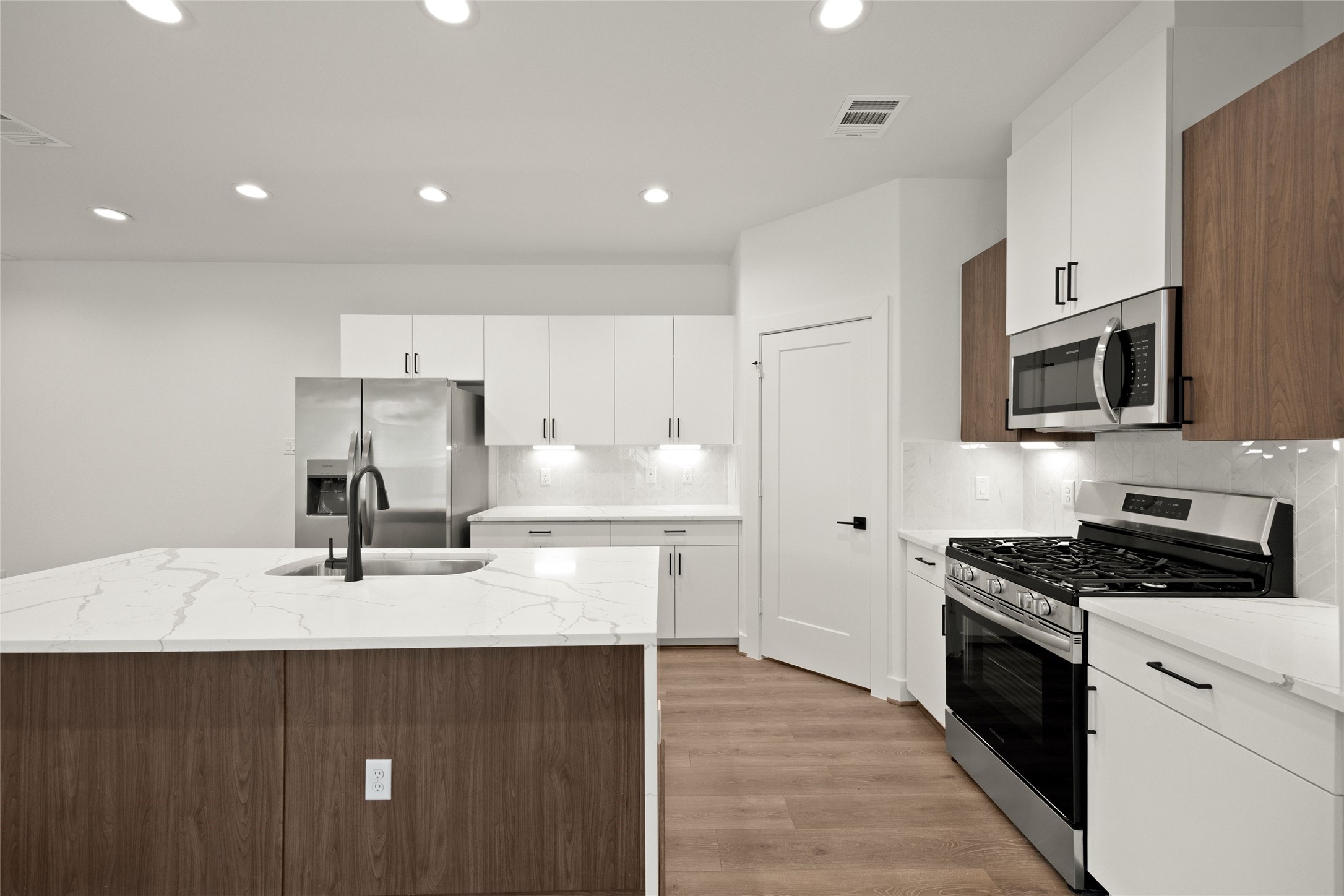 2649 Seaglass View Drive Property Photo 2