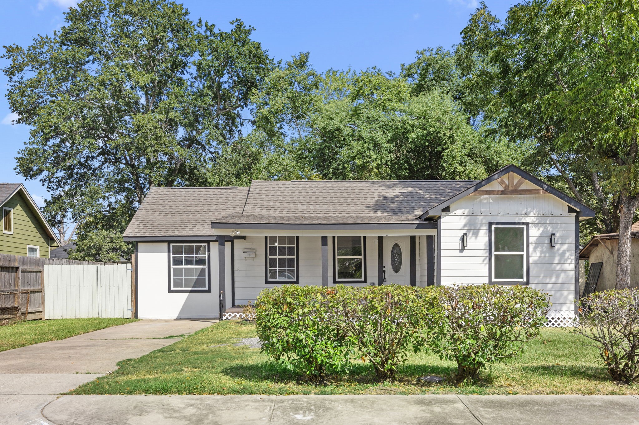 905 Elm Avenue Property Photo 1