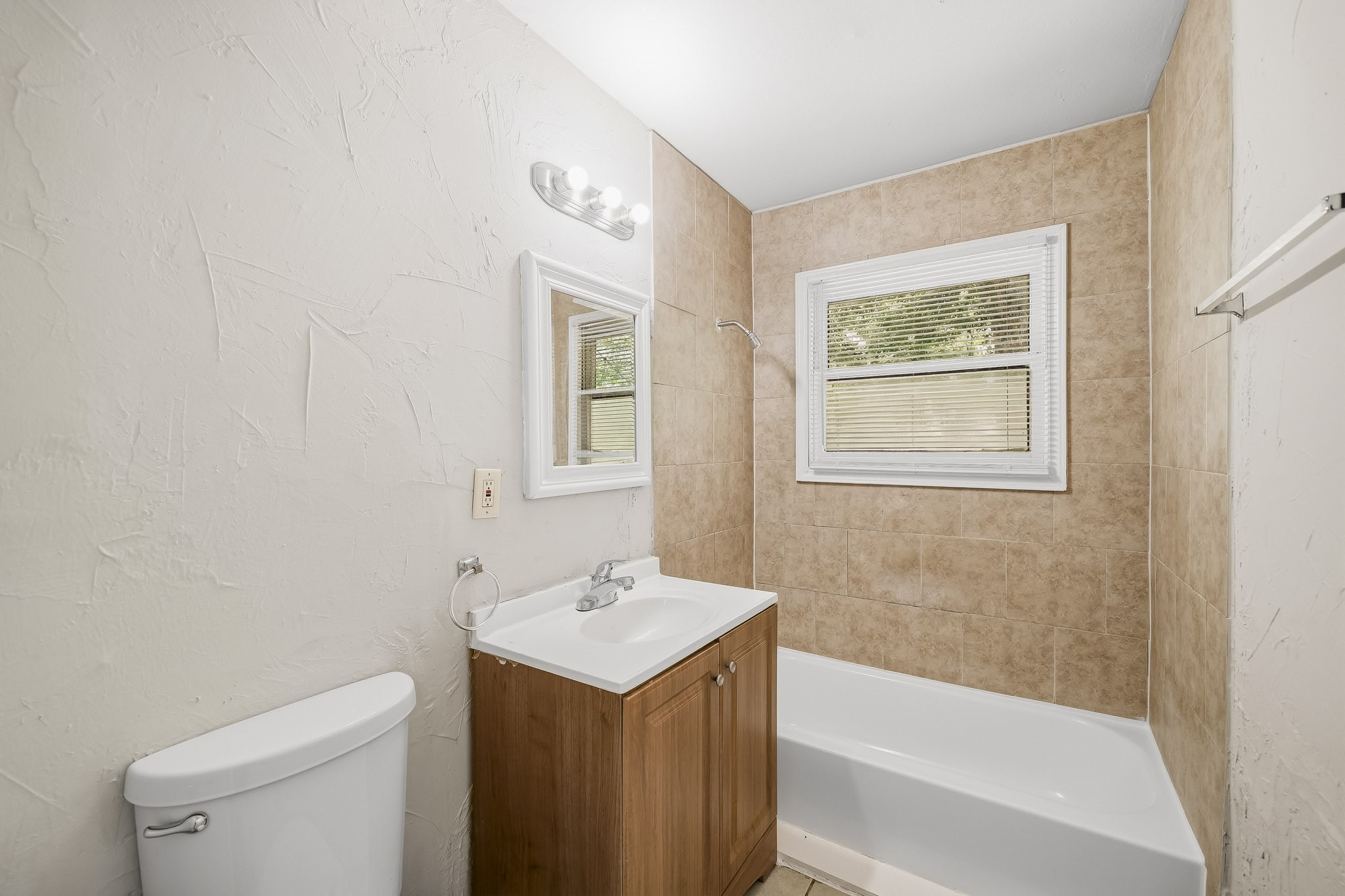 5417 Kenilwood Drive Property Photo 5