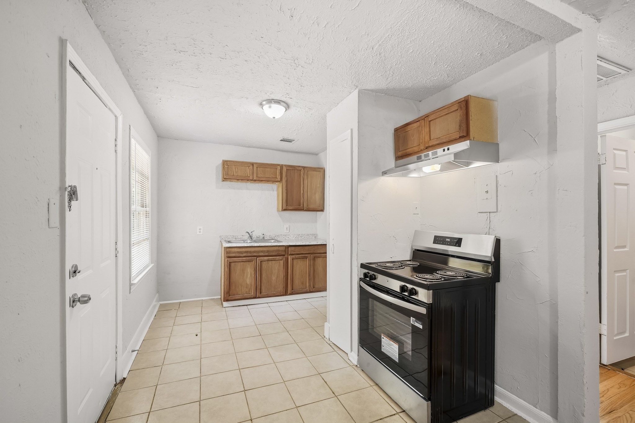 5417 Kenilwood Drive Property Photo 6