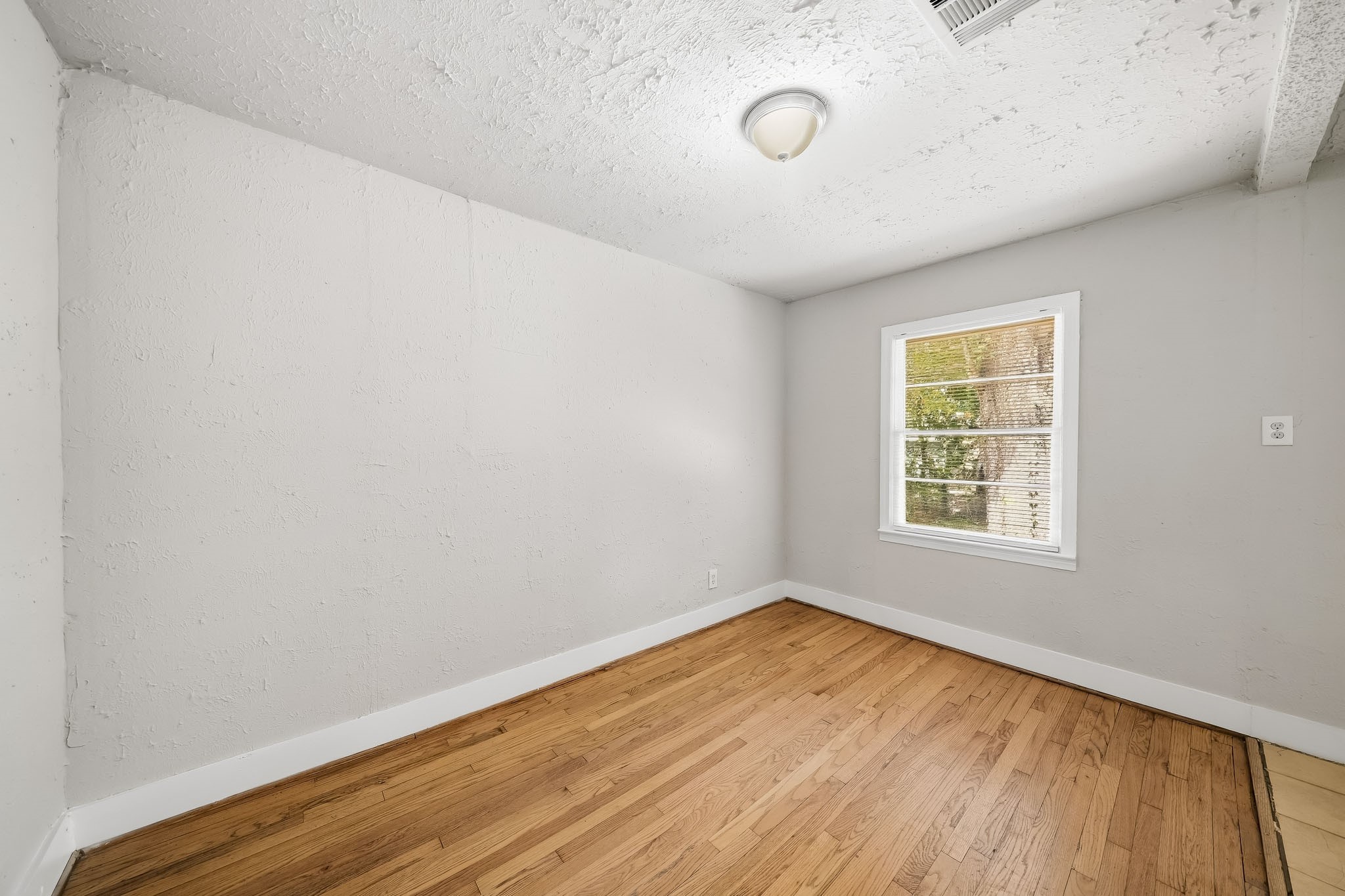5417 Kenilwood Drive Property Photo 7