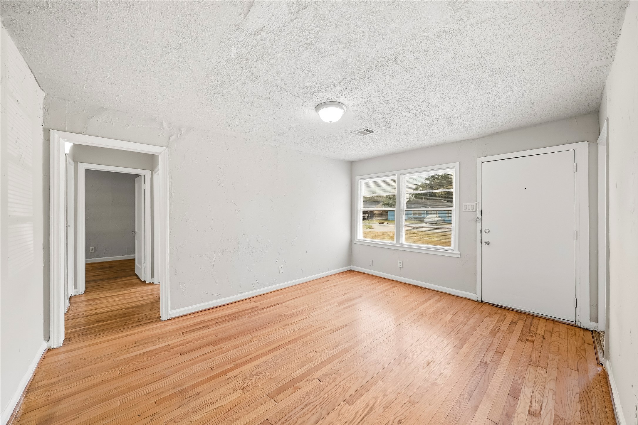 5417 Kenilwood Drive Property Photo 8