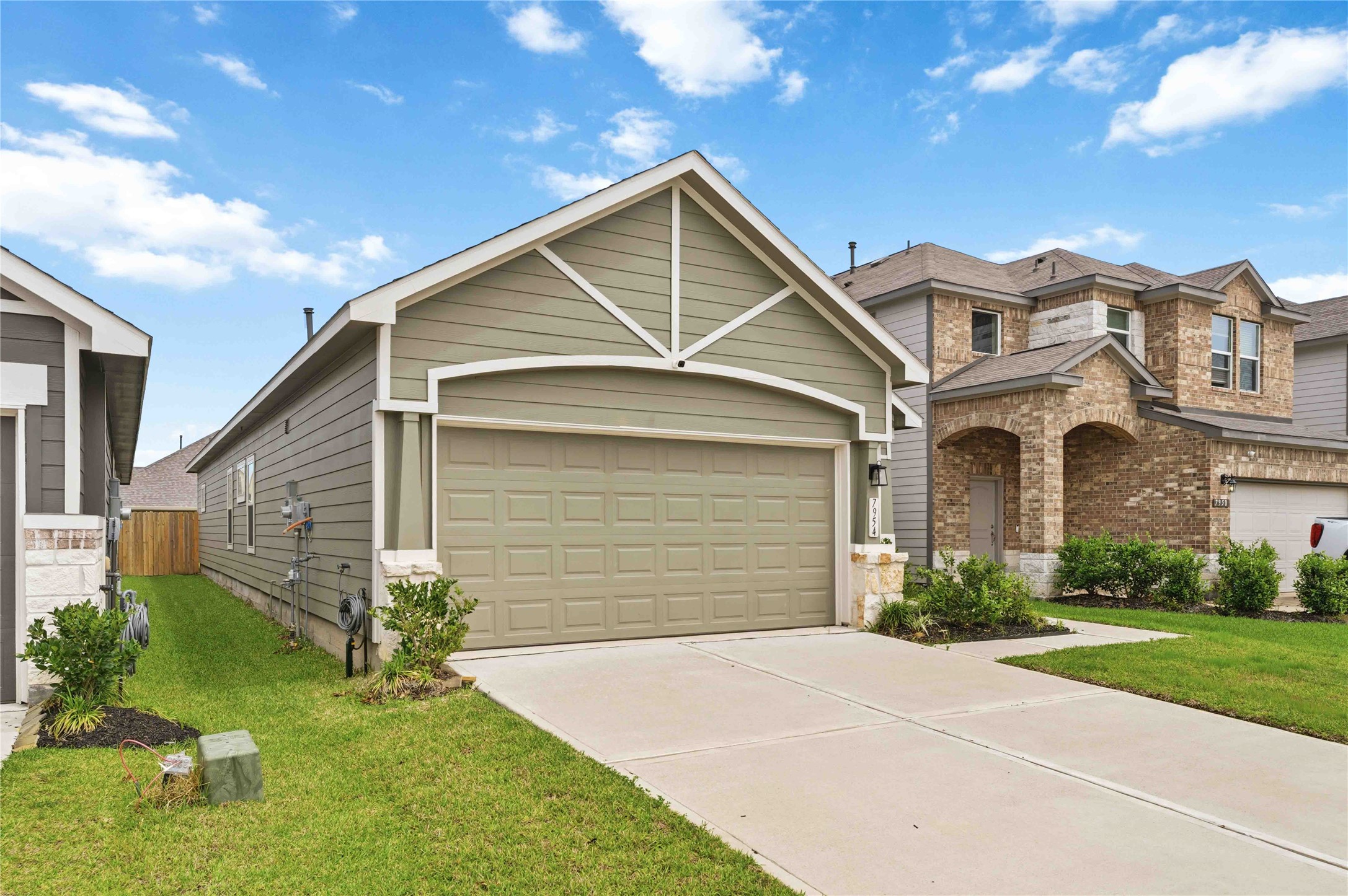 7954 Cypress Country Drive Property Photo 2