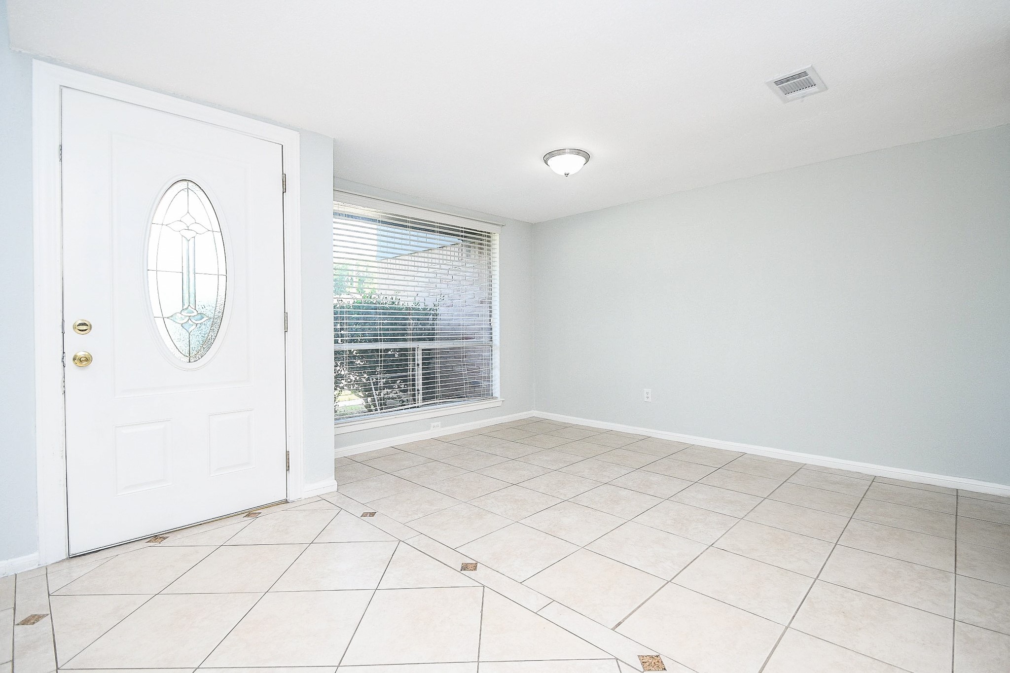 2430 Long Reach Drive Property Photo 2