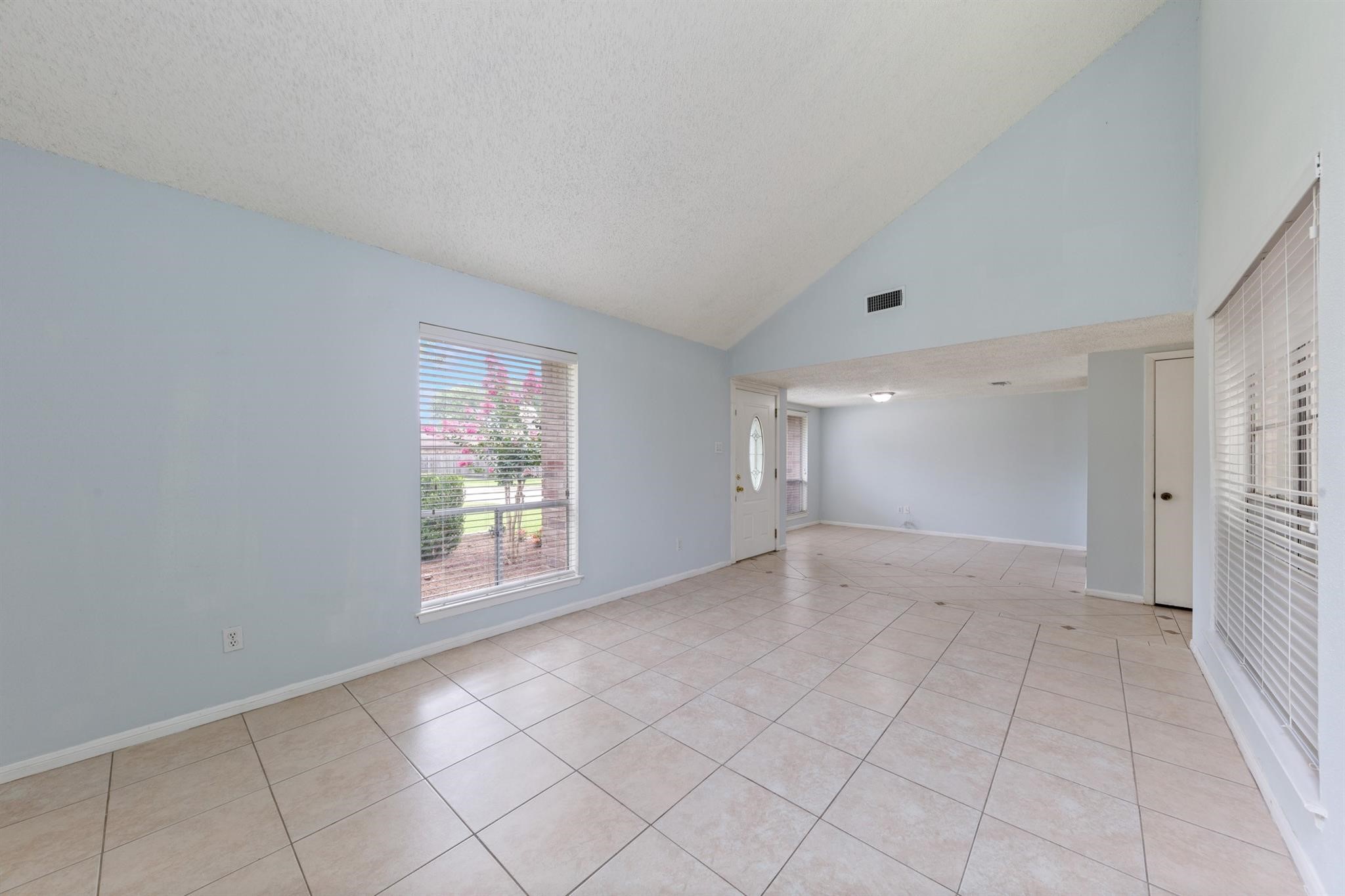 2430 Long Reach Drive Property Photo 4
