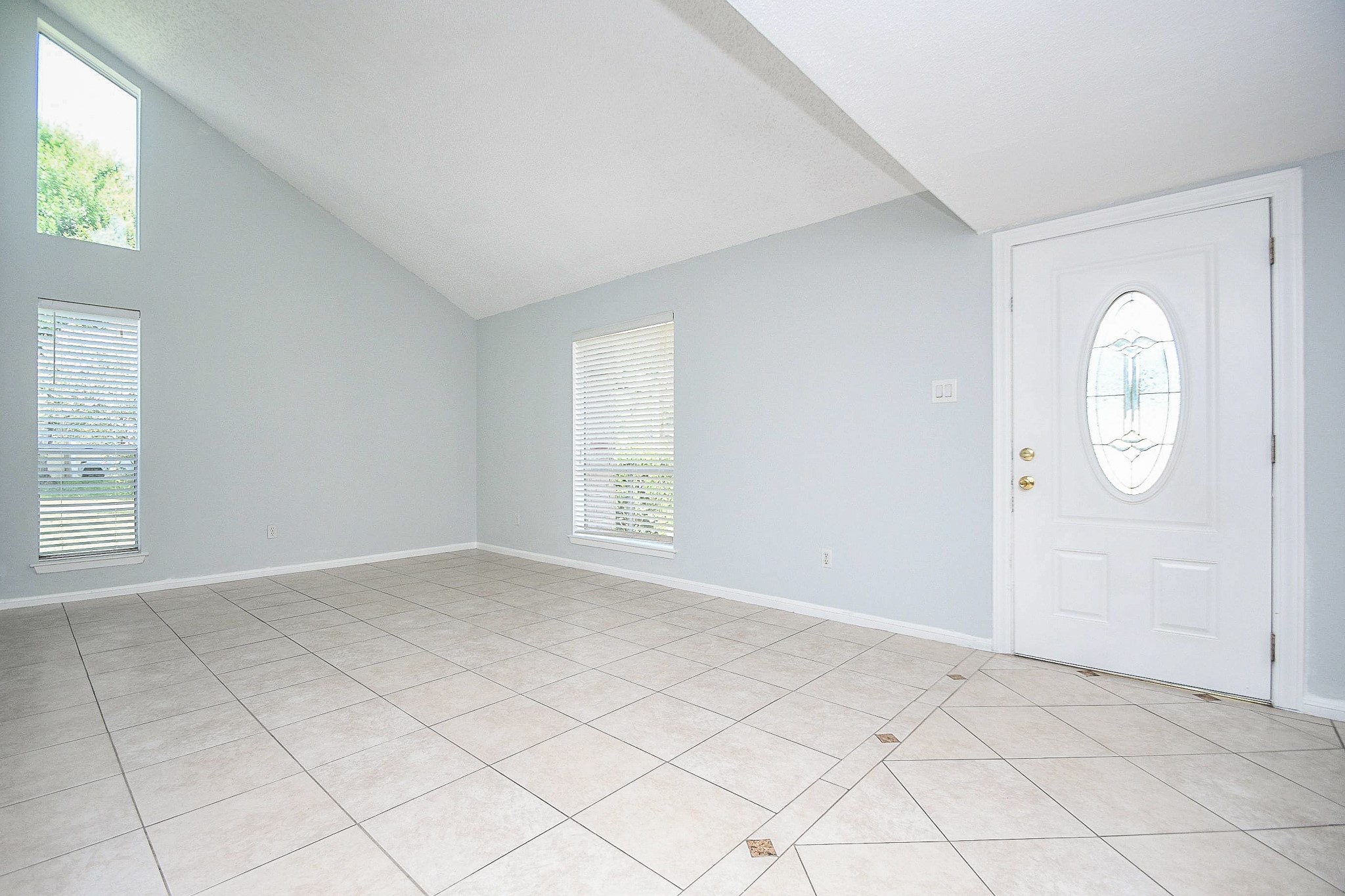 2430 Long Reach Drive Property Photo 5
