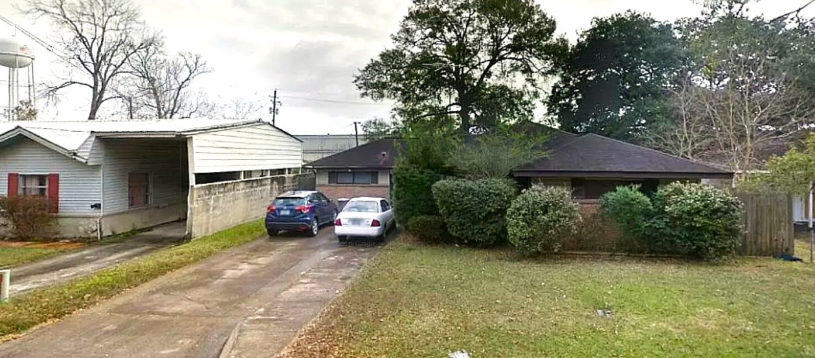 1102 Woods Drive Property Photo 1